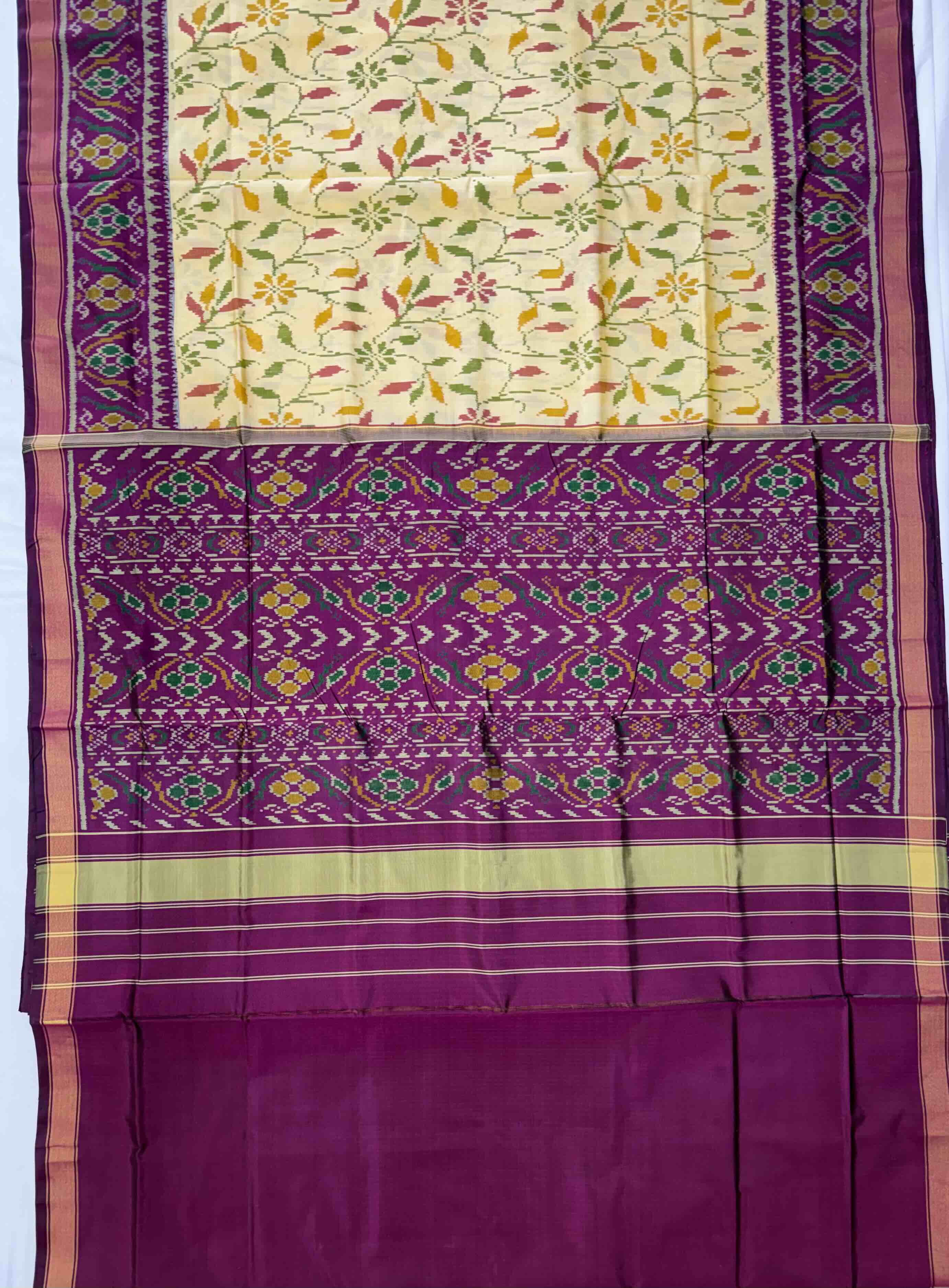 Flower Design Handwoven Patola Silk Saree Secondary image