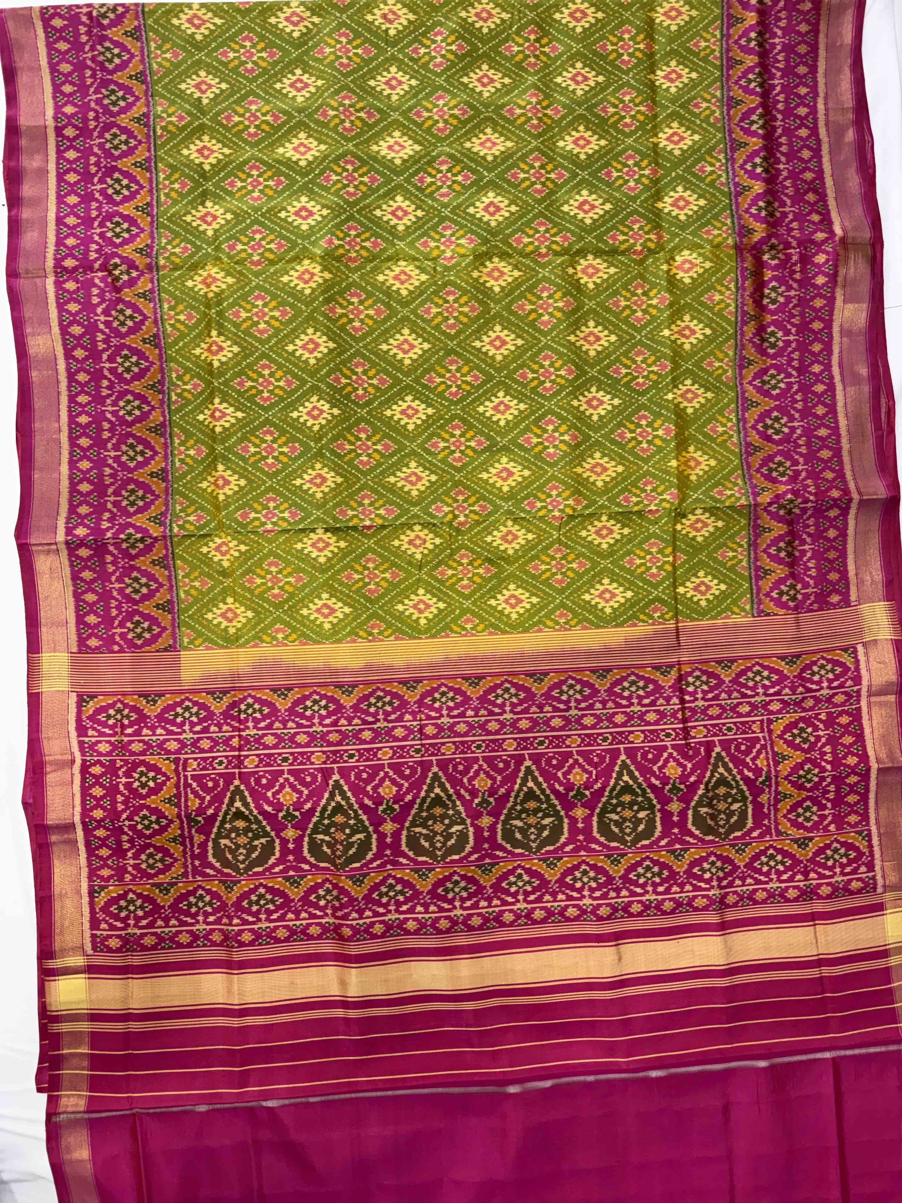Pan-Chanda Traditional Design Handwoven Patola Silk Saree Secondary image