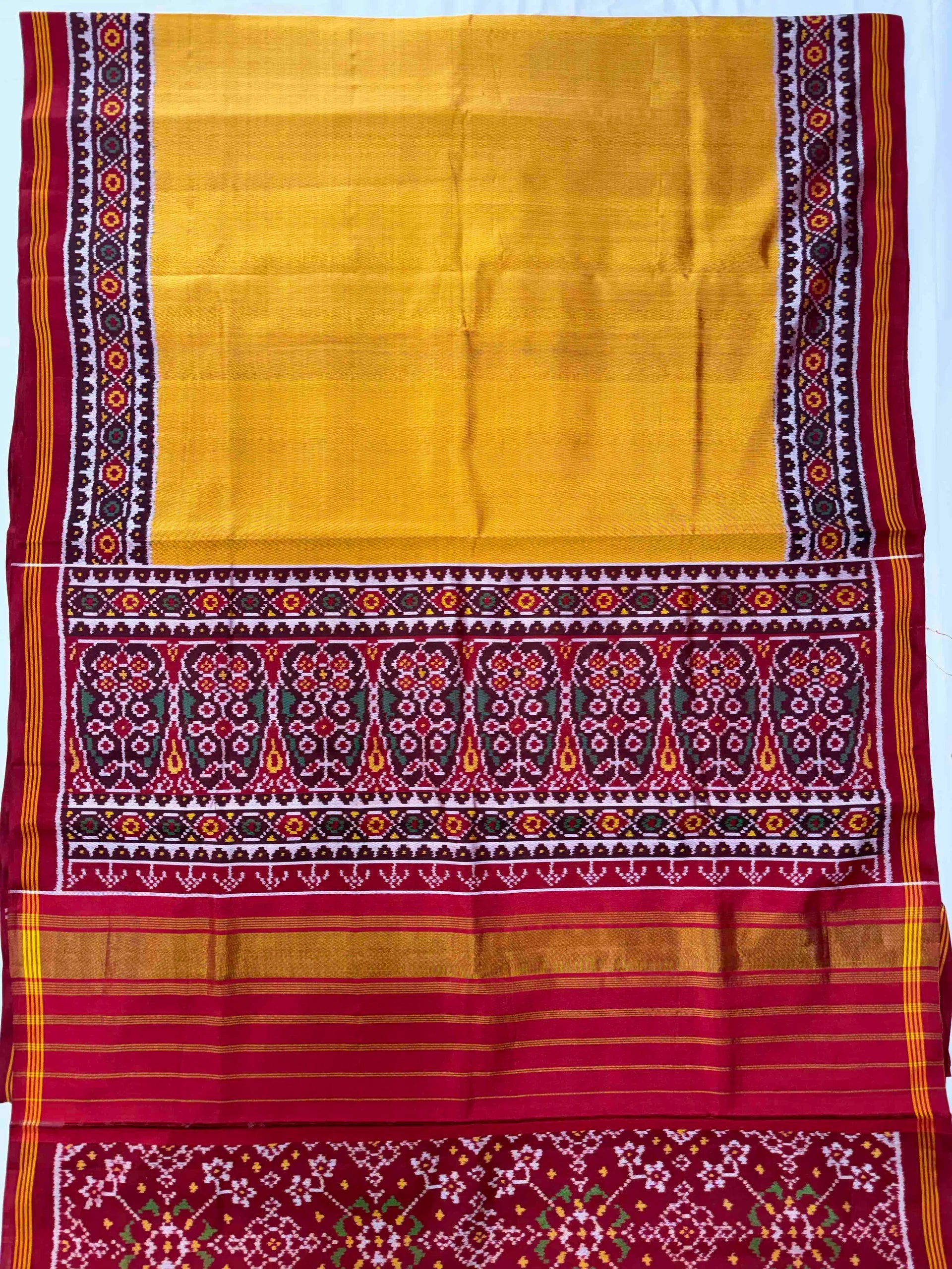 Plain Gala Border With Designer Blouse Handwoven Patola Silk Saree Secondary image