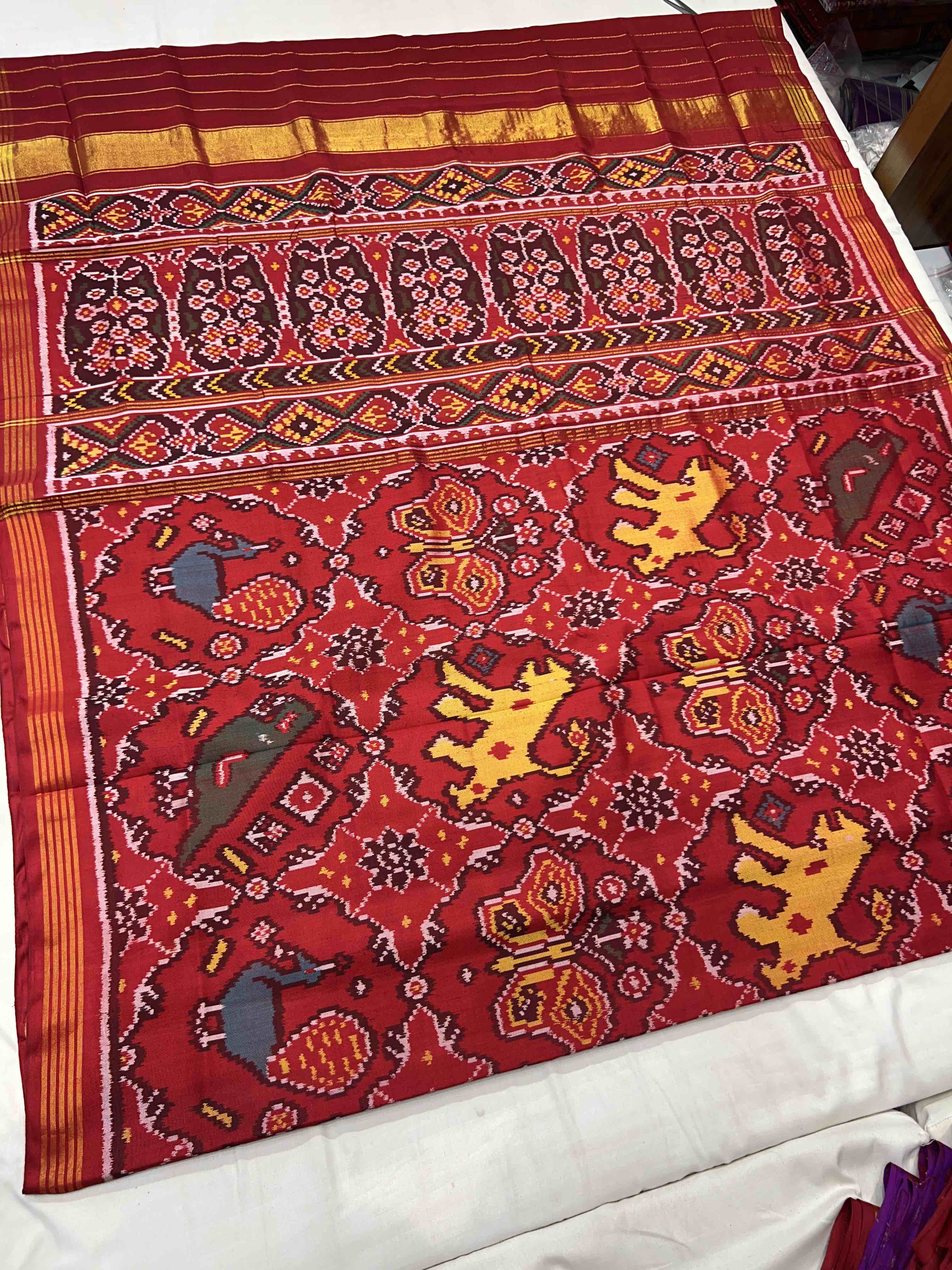 Handwoven Patola Silk Saree Chaabadi With Motif Secondary image
