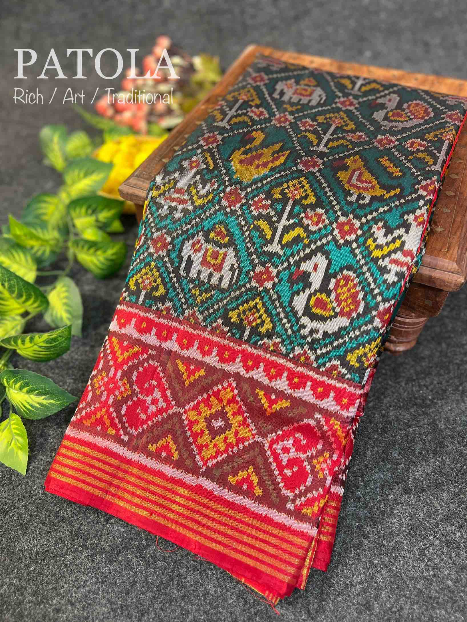 Handwoven Patola Silk Saree Narikunjan Design Secondary image