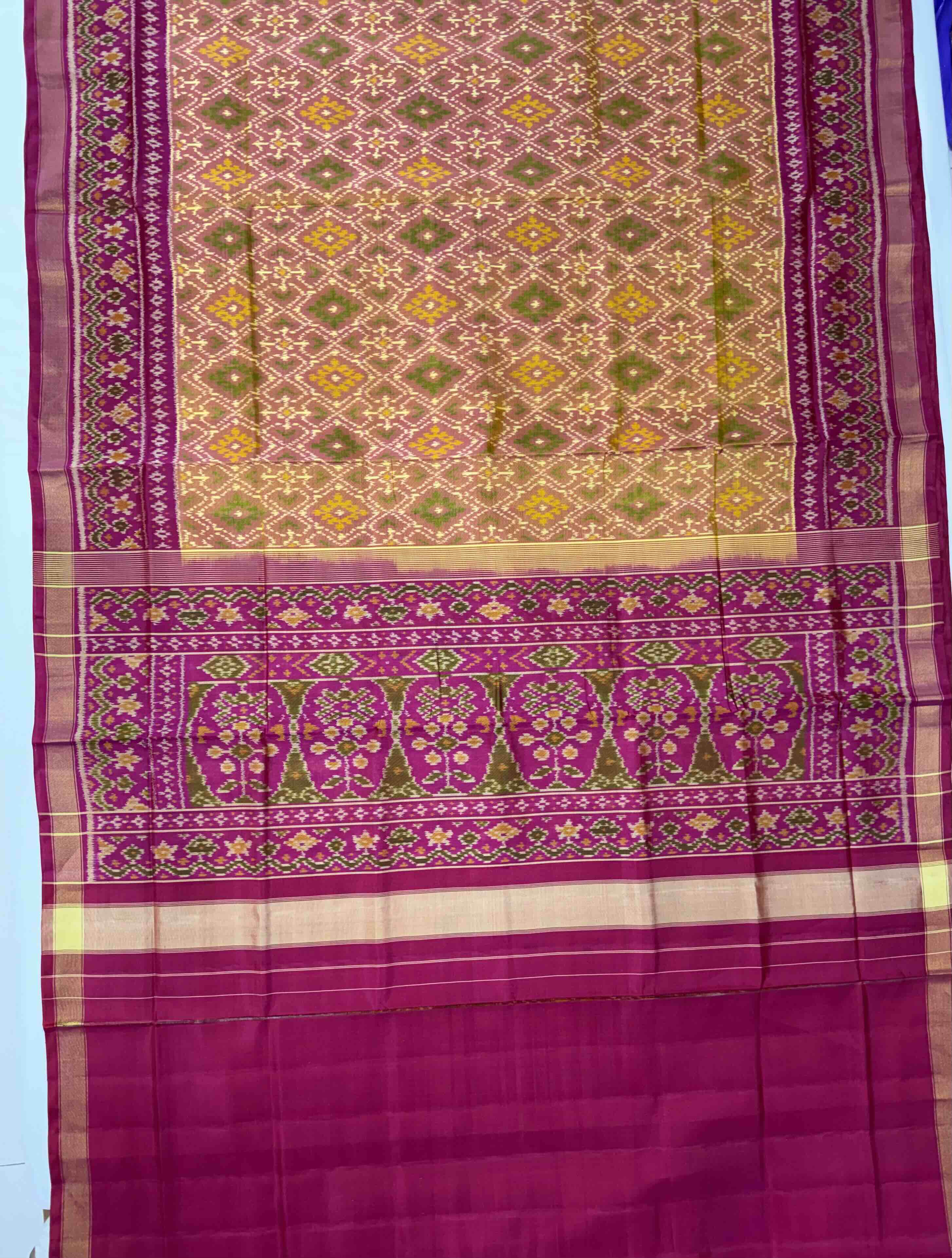 Pan-Chanda Traditional Design Handwoven Patola Silk Saree Secondary image