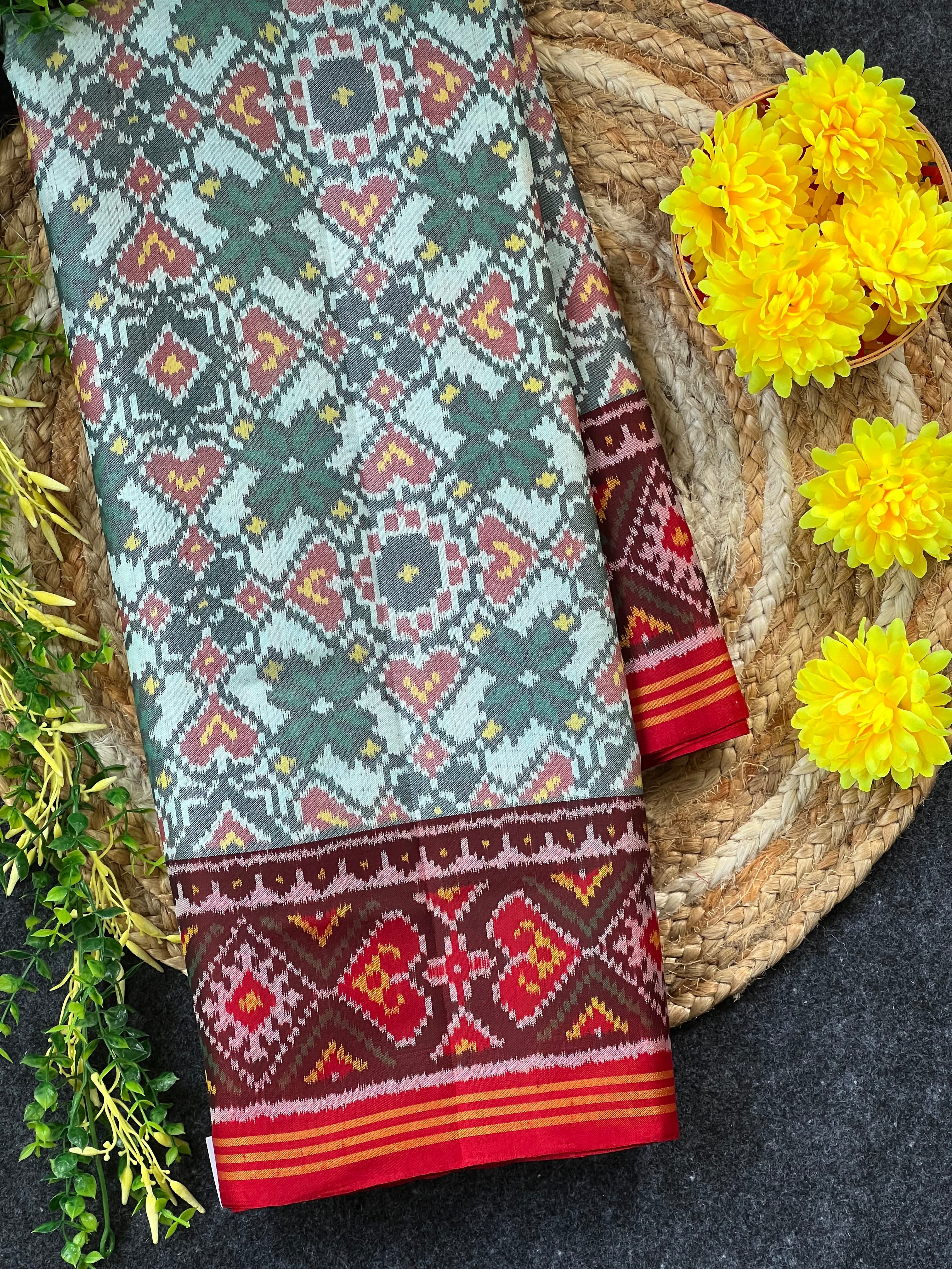 Pure White Traditional Design Handwoven Patola Silk Saree Main image