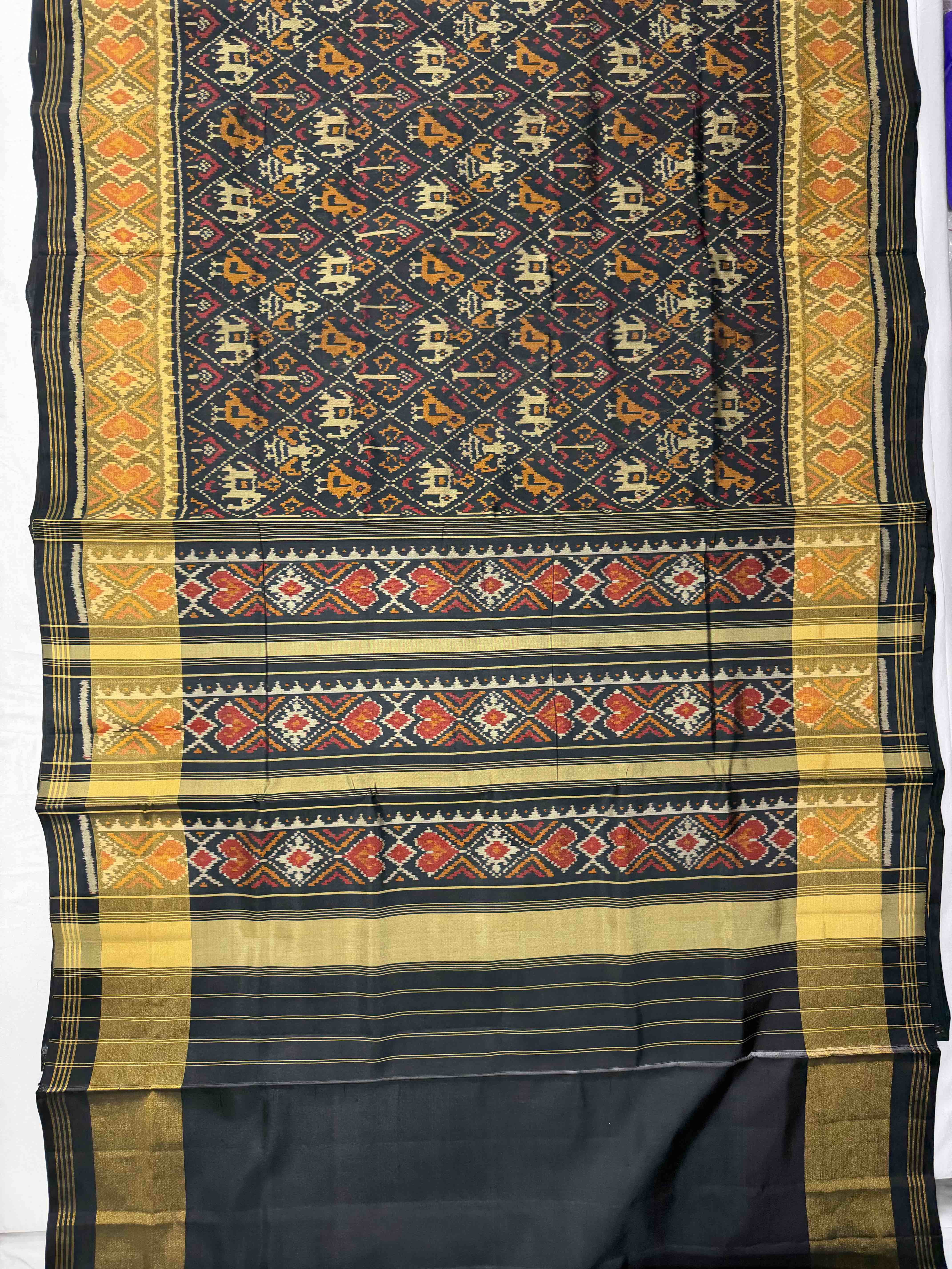 Narikunj Traditional Design Handwoven Patola Silk Saree Secondary image