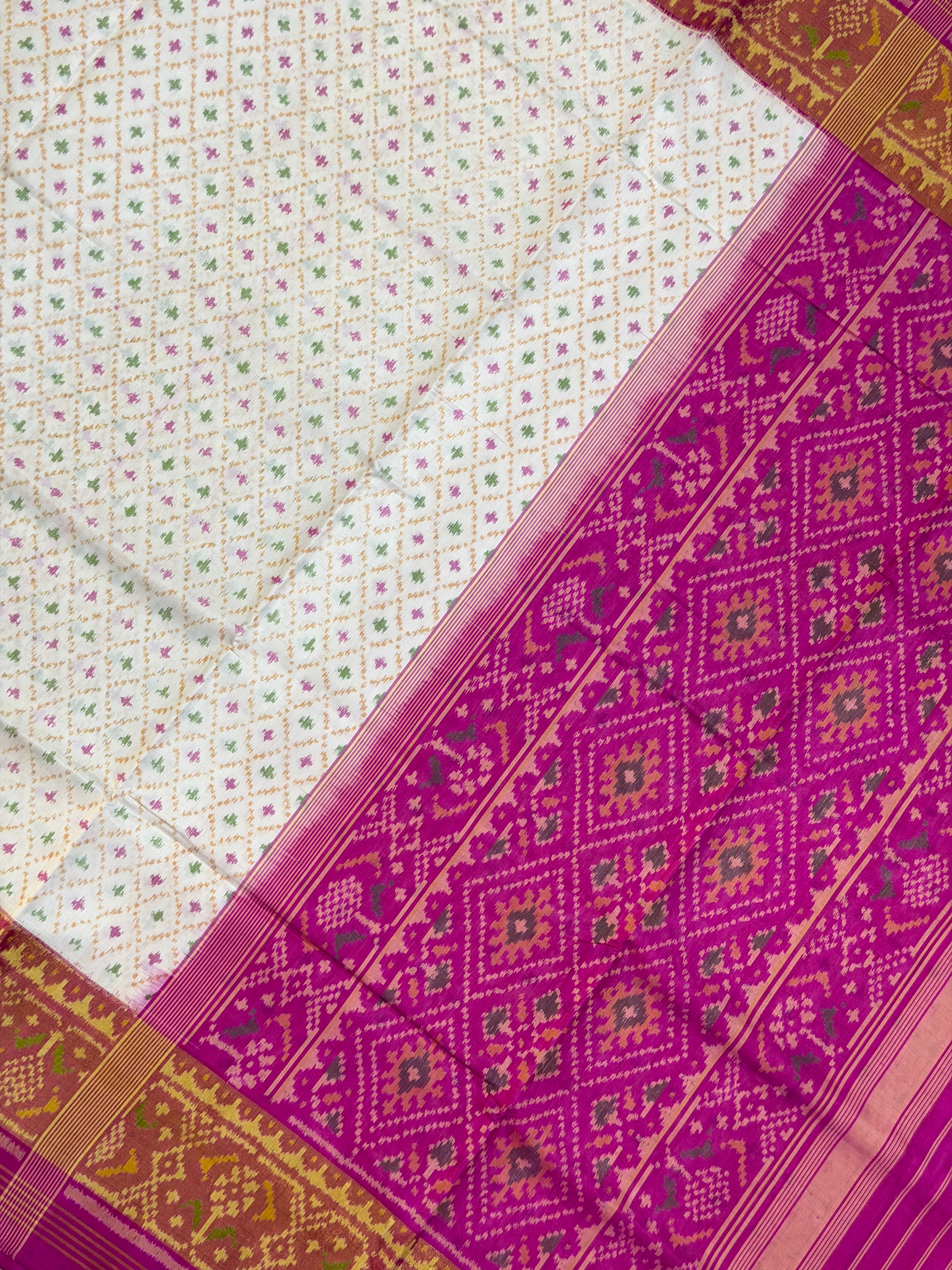 White Daliyabhat Traditional Design Handwoven Patola Silk Saree