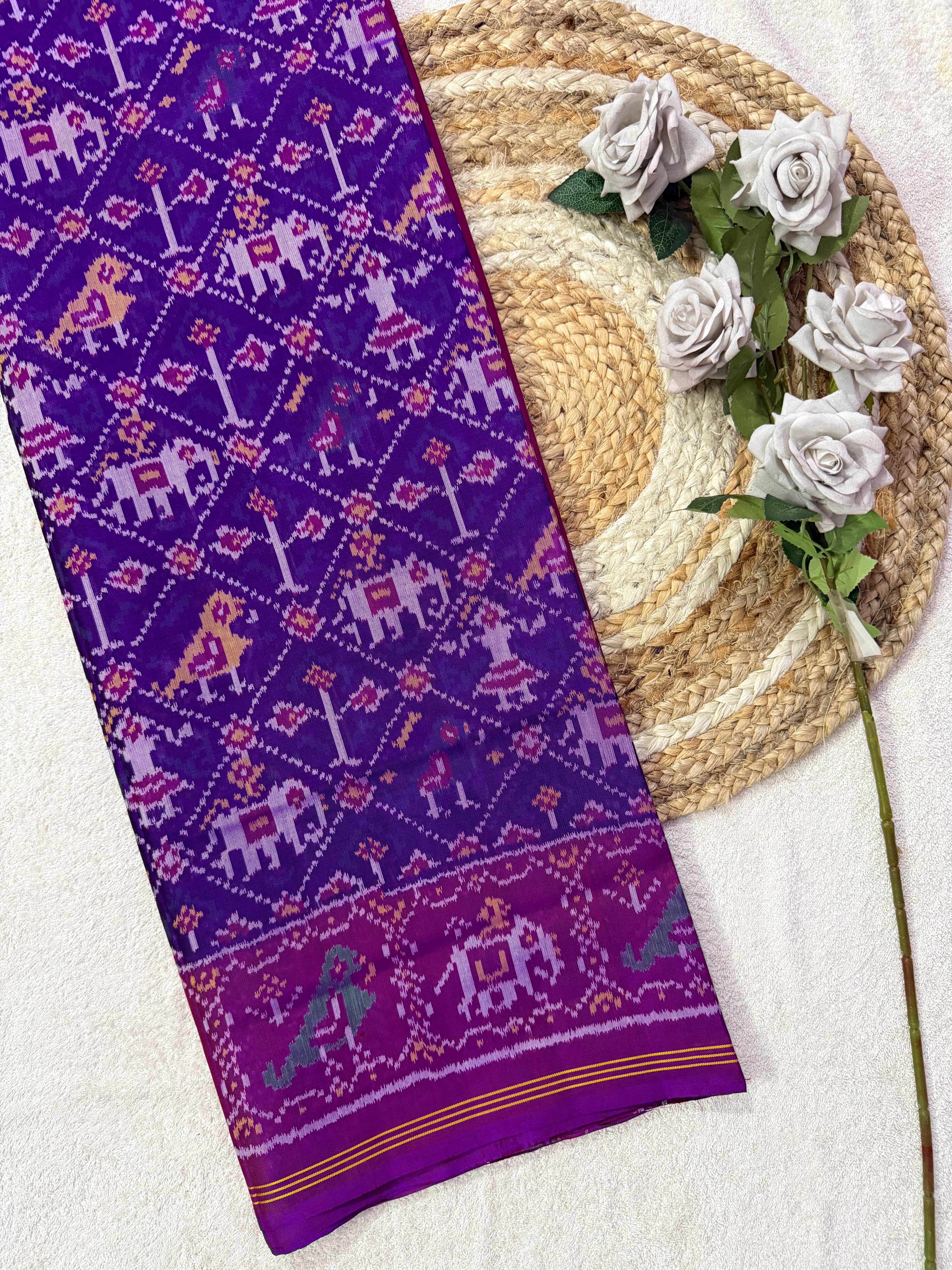 Narikunj Traditional Design Handwoven Patola Silk Saree Main image