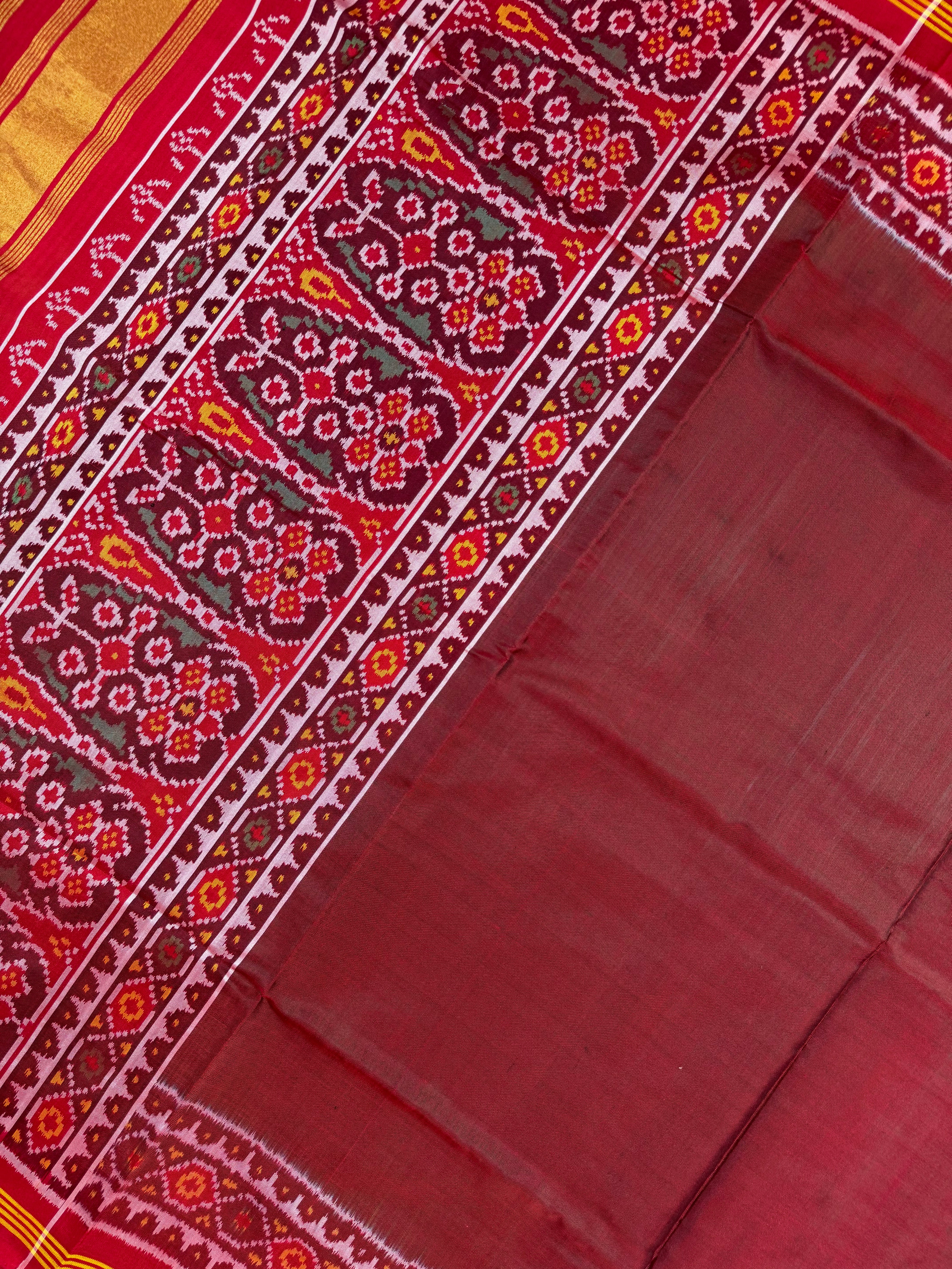 Plain Gala Border With Designer Blouse Handwoven Patola Silk Saree Secondary image