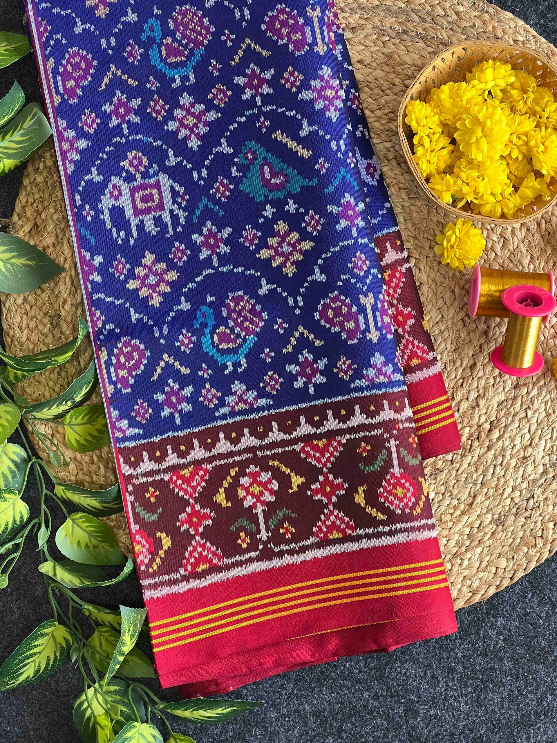 Small Motif Design Handwoven Patola Silk Saree Main image