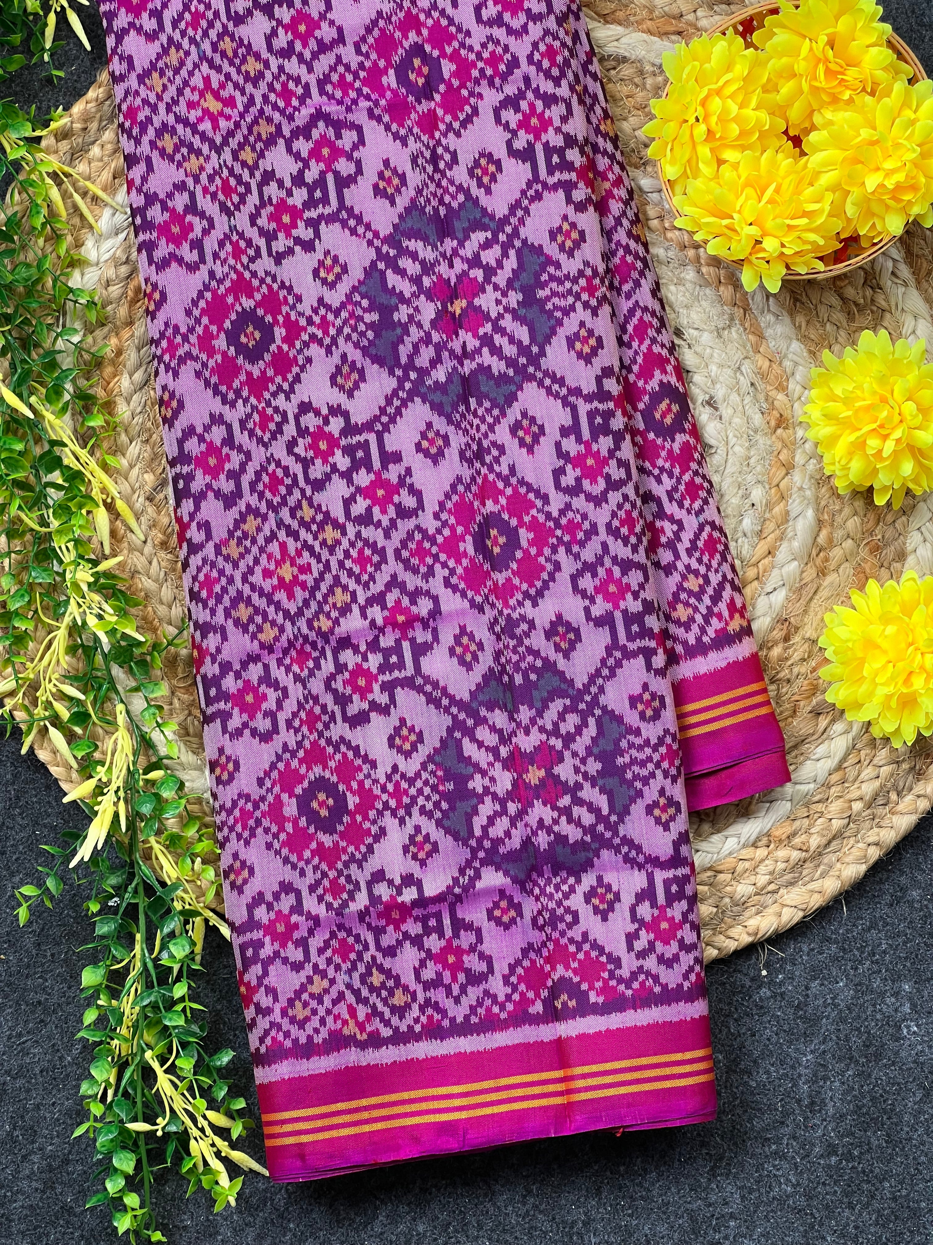 Navratna Design with Exclusive Pallu Handwoven Patola Silk Saree
