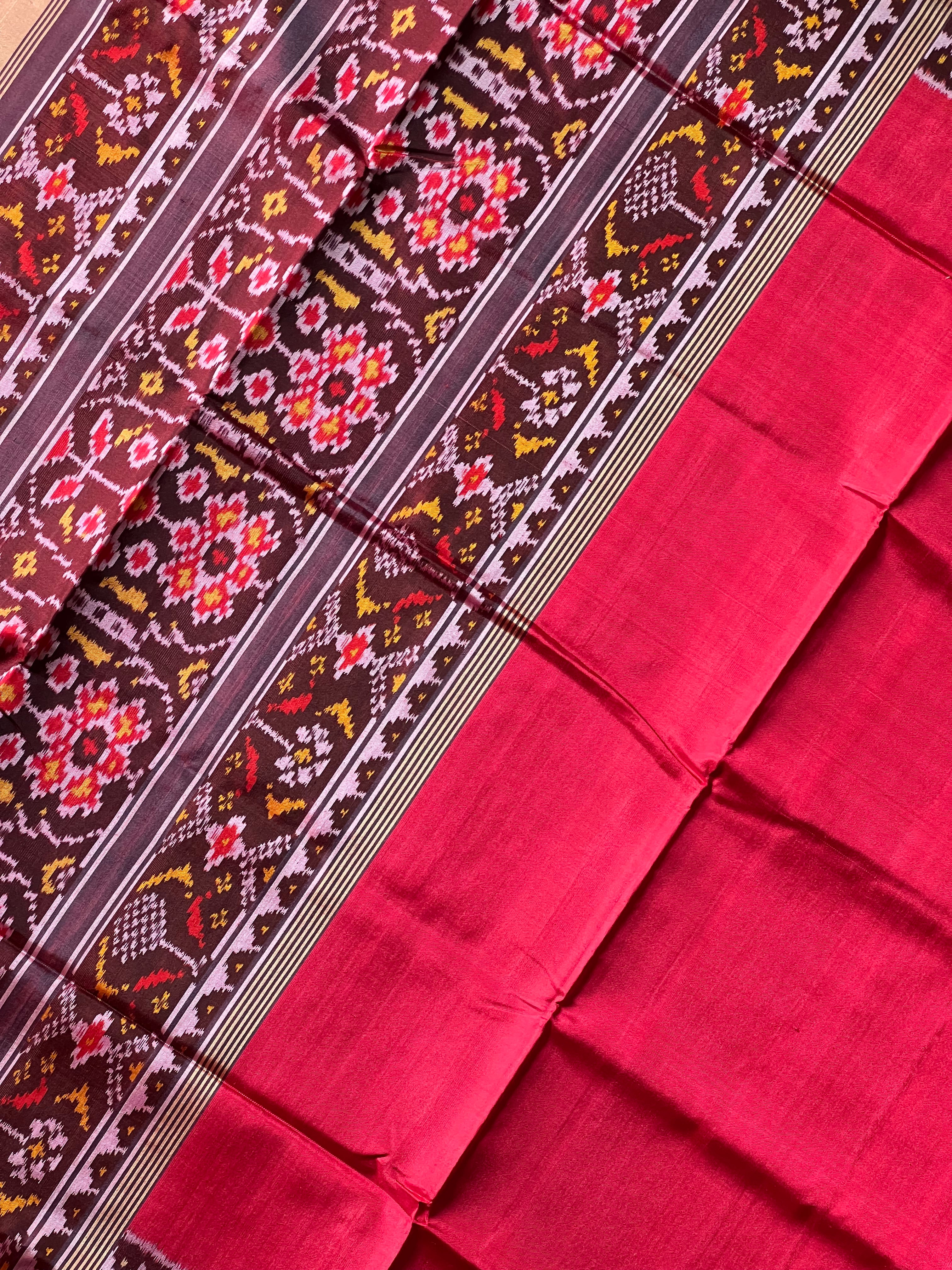 Plain Gala Border With Designer Blouse Handwoven Patola Silk Saree Secondary image