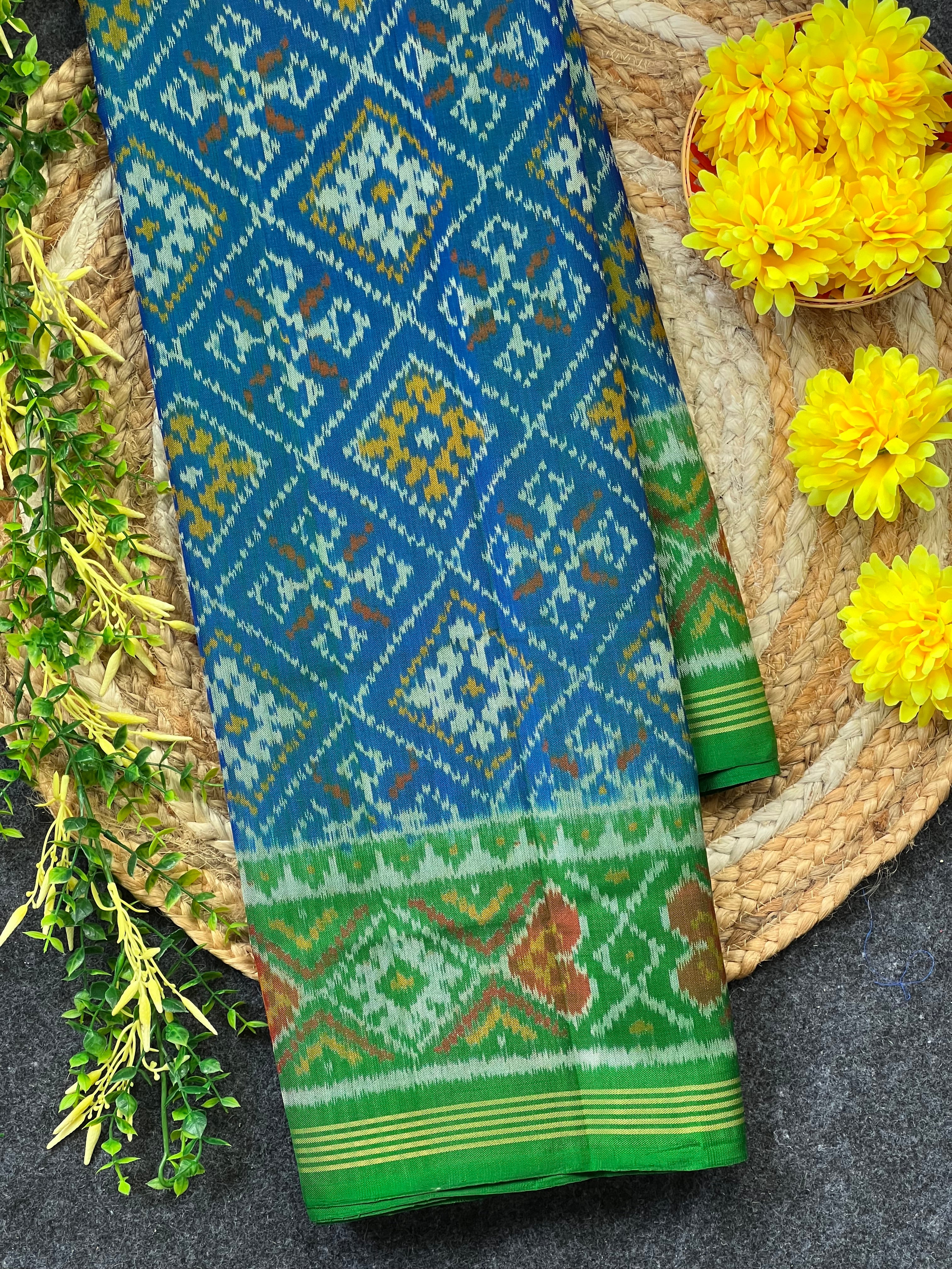 Royal Blue Pan-Chanda Design Handwoven Patola Silk Saree Main image