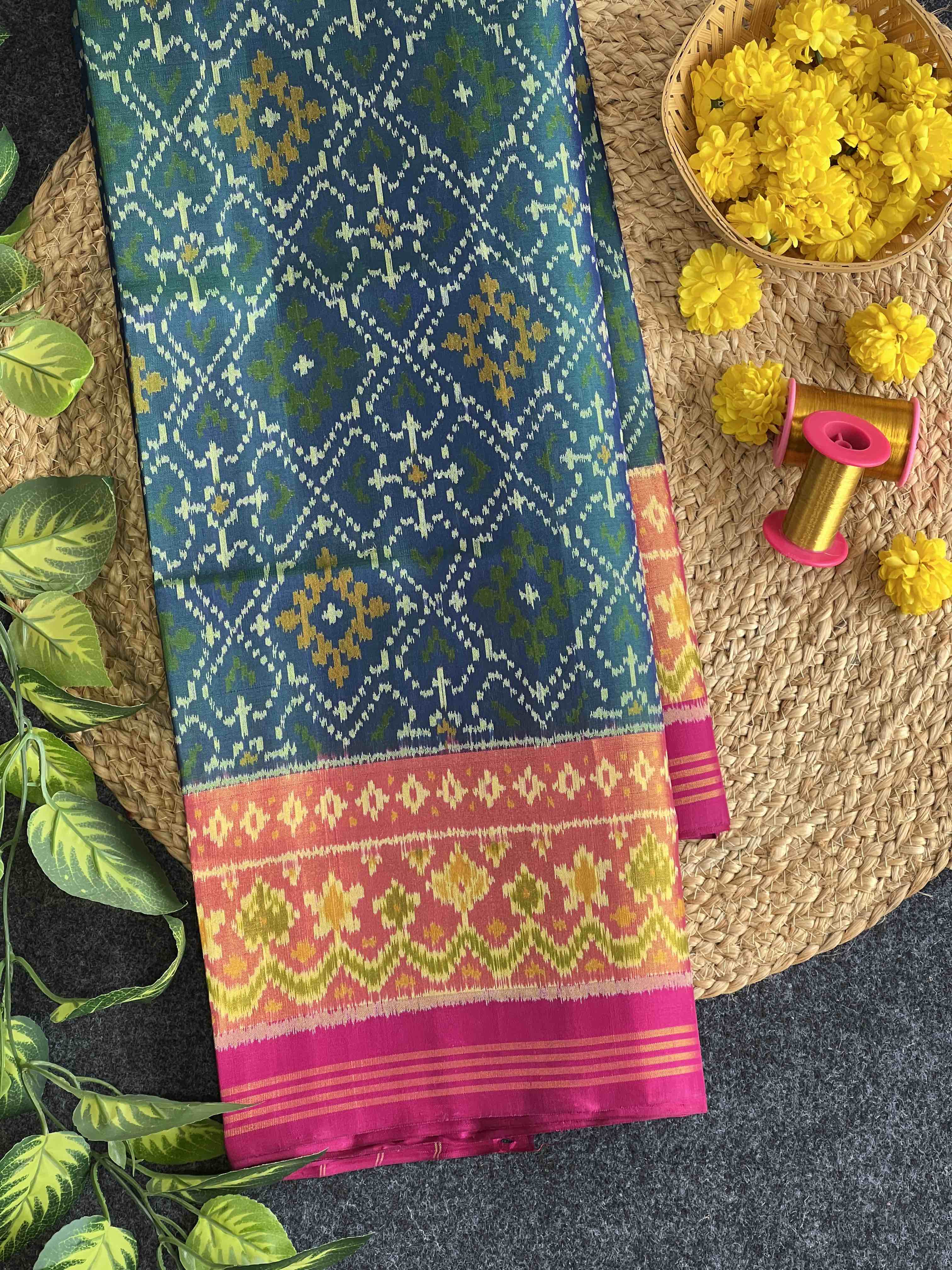 Pan-chanda Traditional Design Handwoven Patola Silk Saree Main image