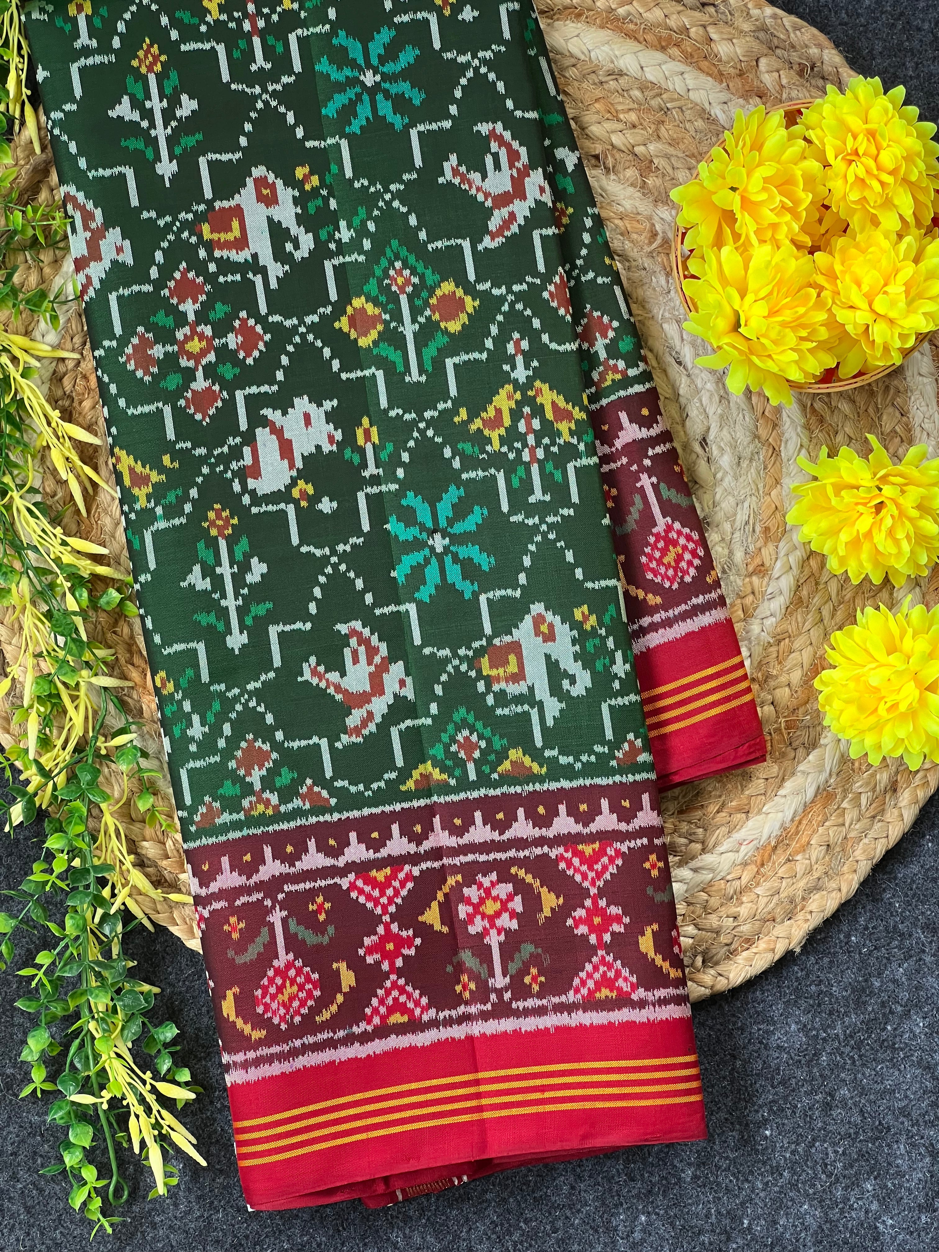 Half Motifs Design Handwoven Patola Silk Saree Main image