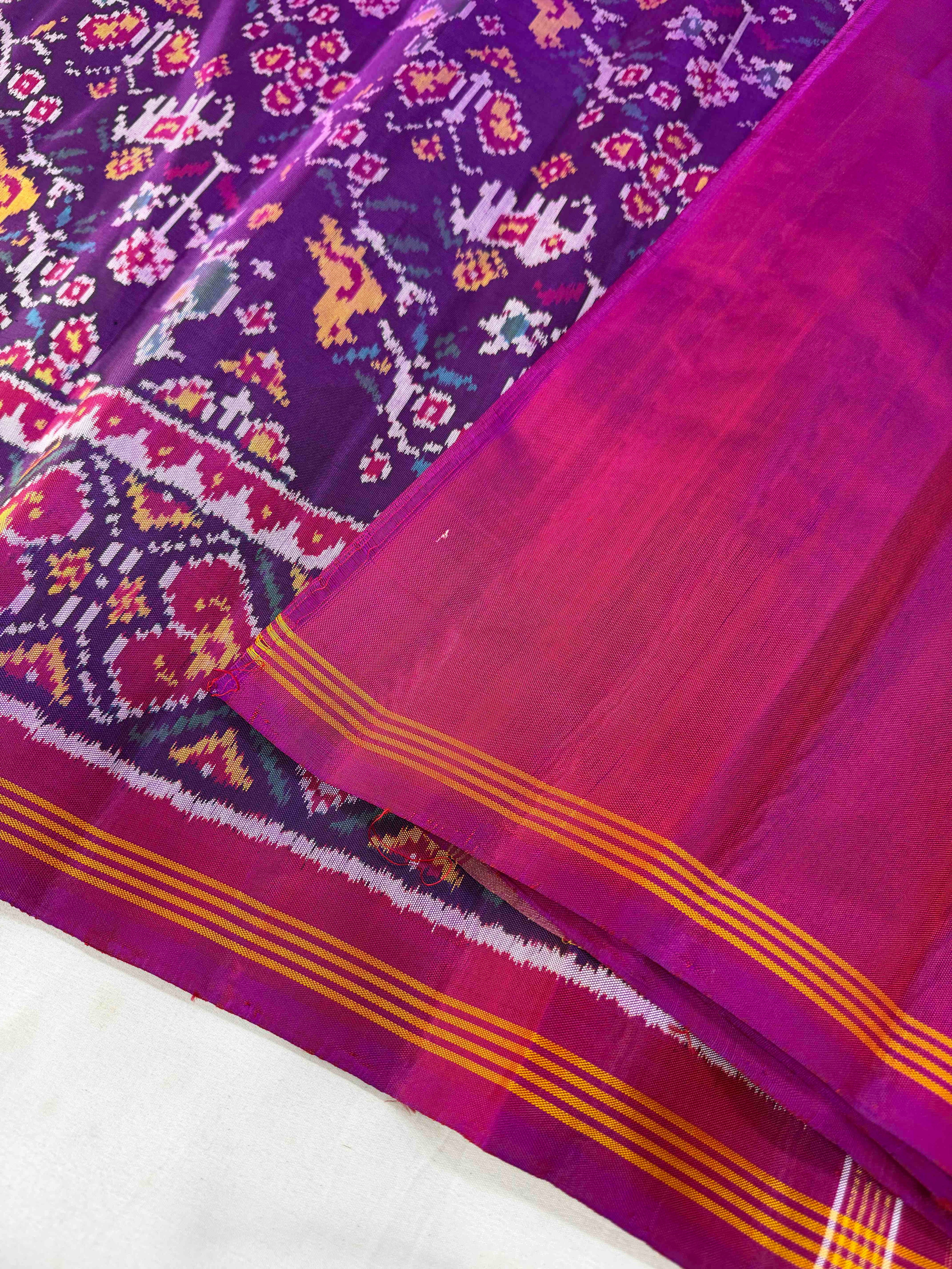 Laheriya Style Motifs Design Handwoven Patola Silk Saree
