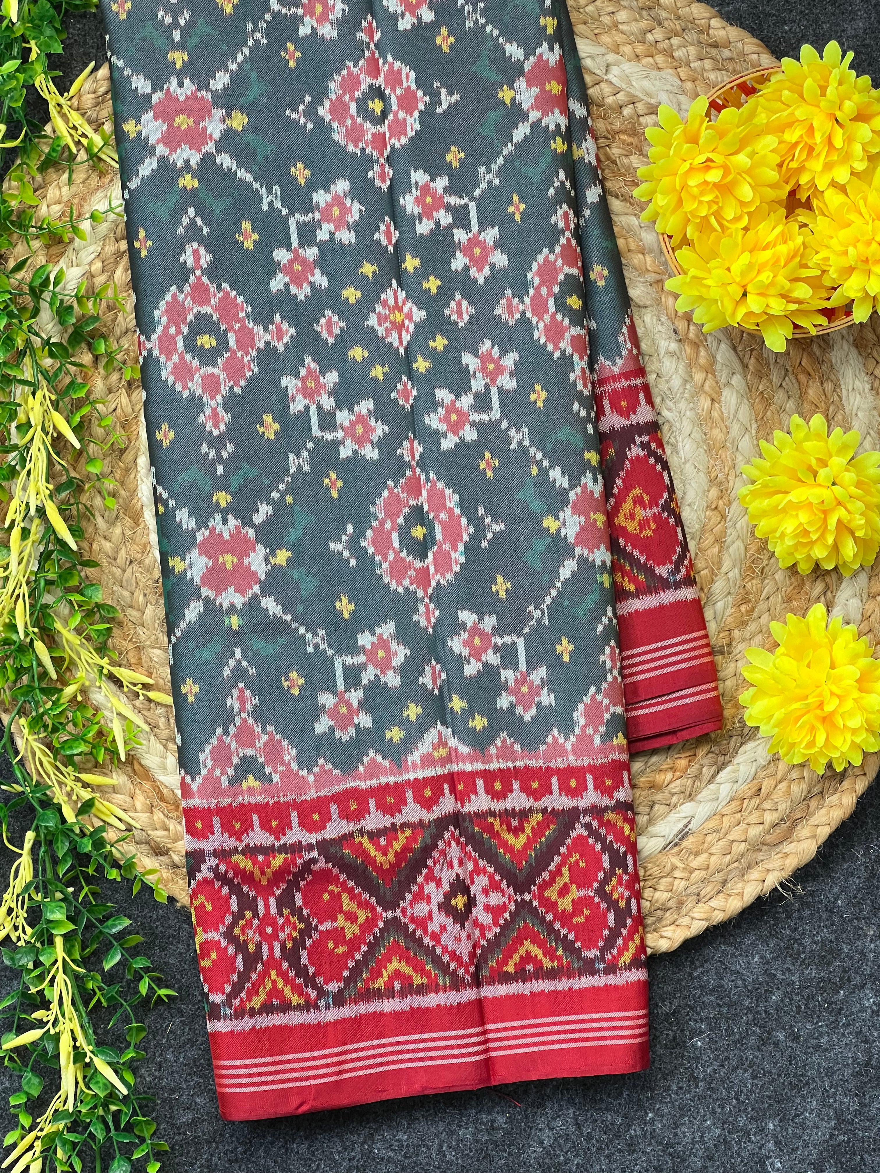 Navratna Traditional Design Handwoven Patola Silk Saree Main image