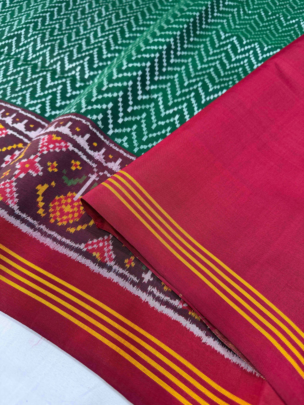 Laheriya Design Handwoven Patola Silk Saree
