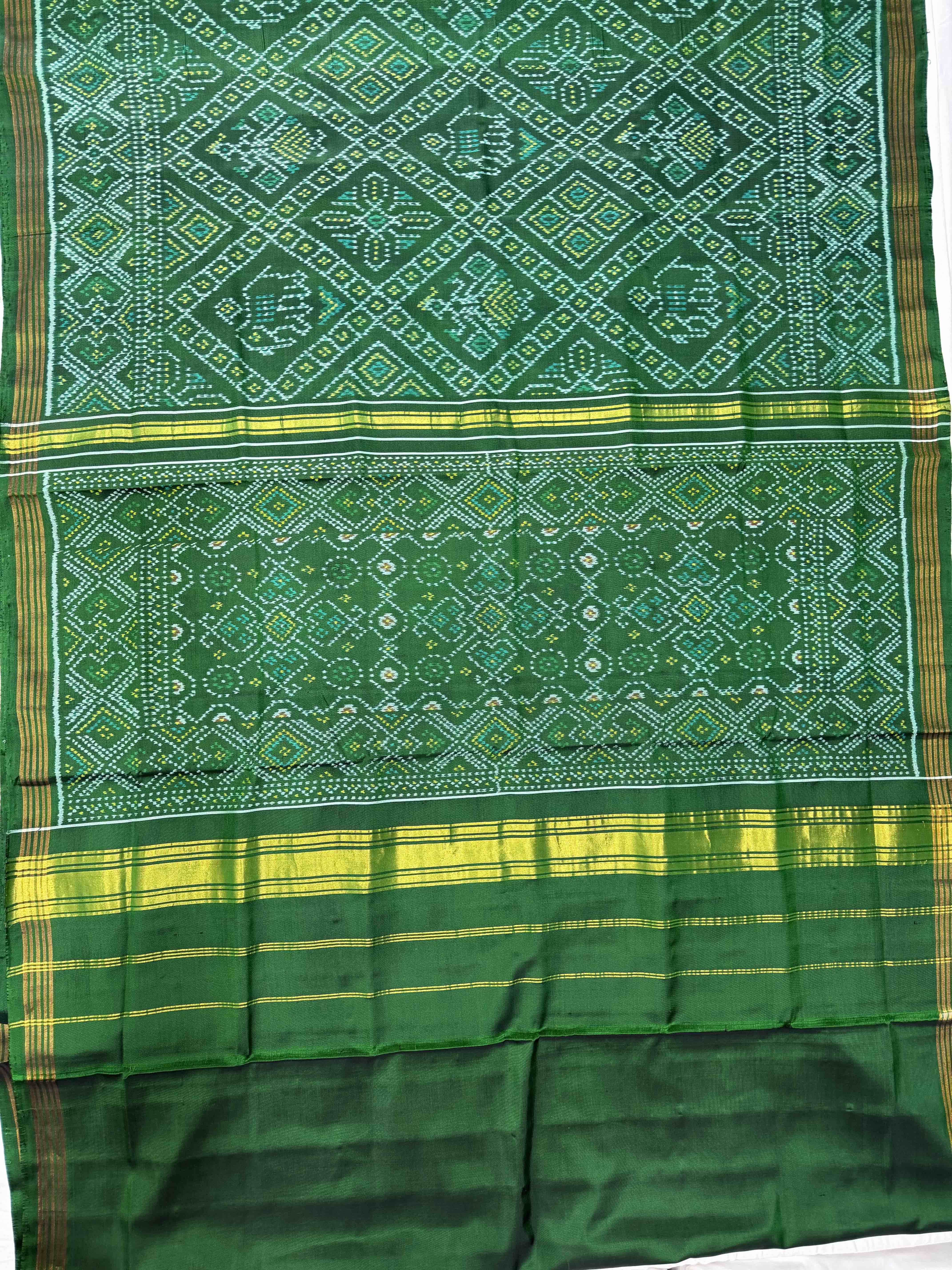 Bandhej Traditional Design Handwoven Patola Silk Saree Secondary image