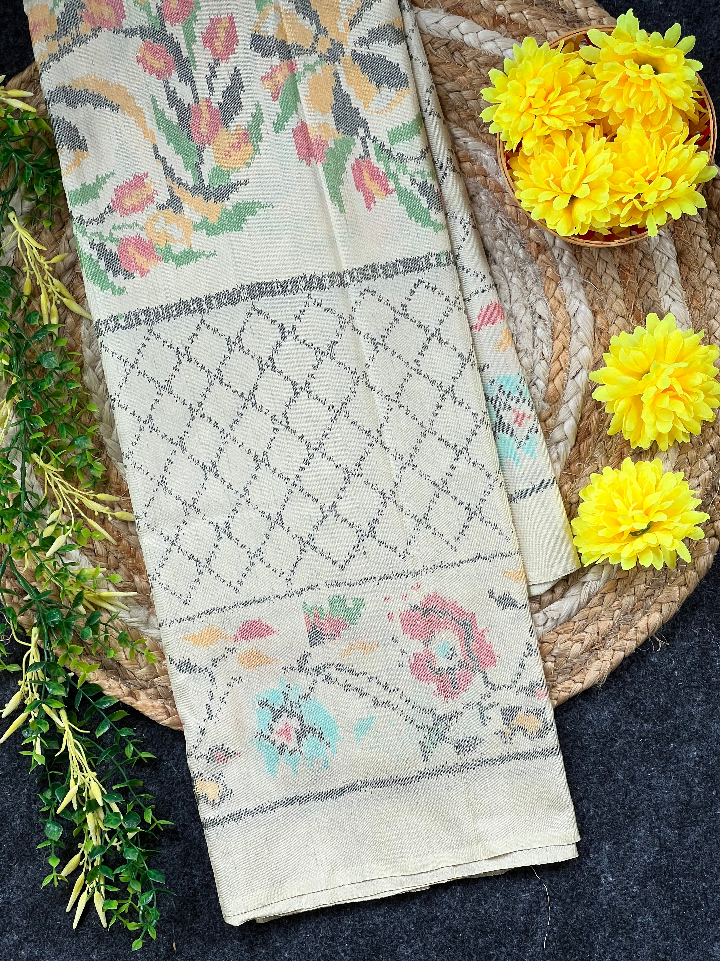 Off-White Exclusive Piece Handwoven Patola Silk Saree Main image