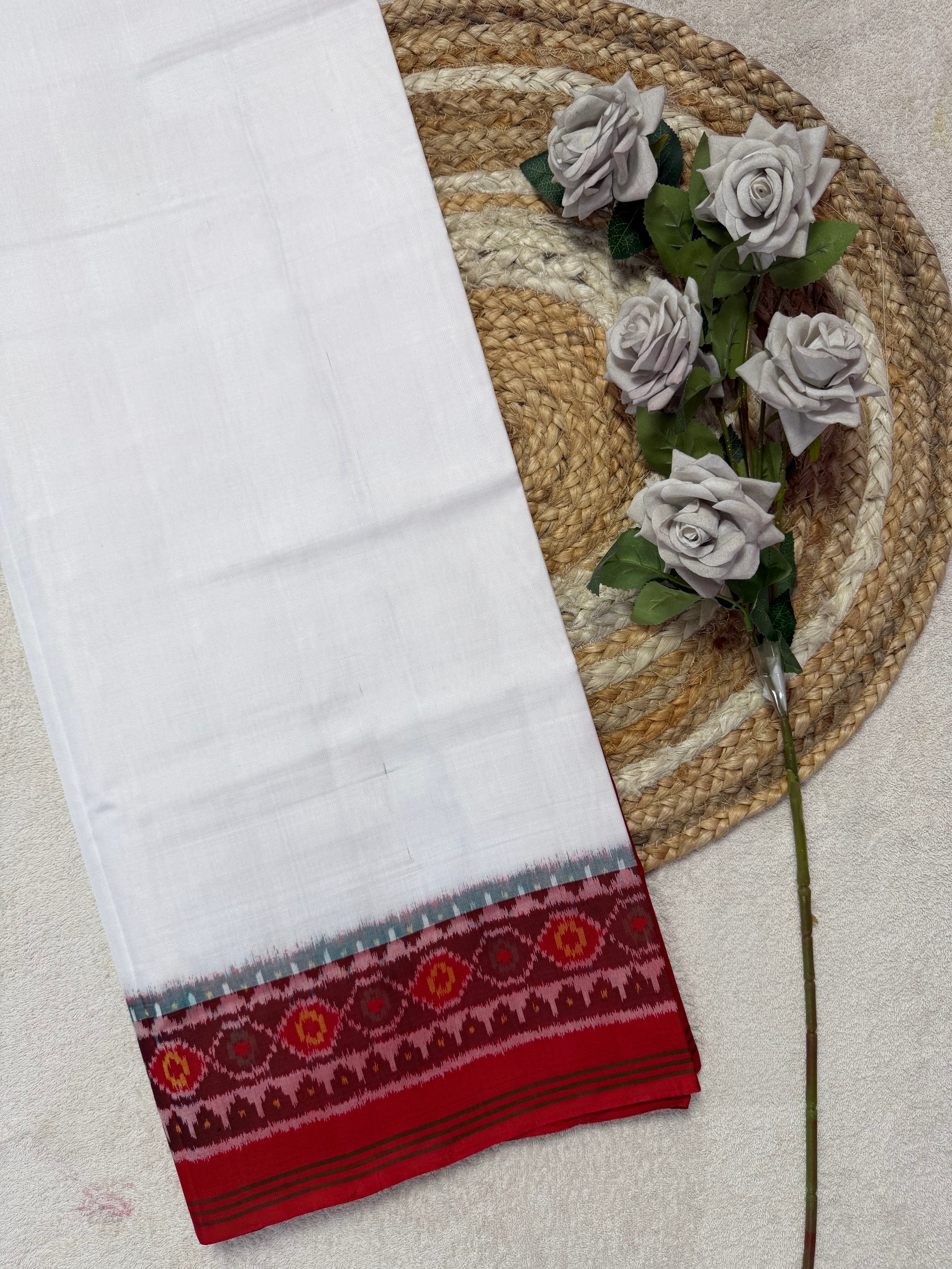 White Gala Border With Designer Blouse Handwoven Patola Silk Saree Main image