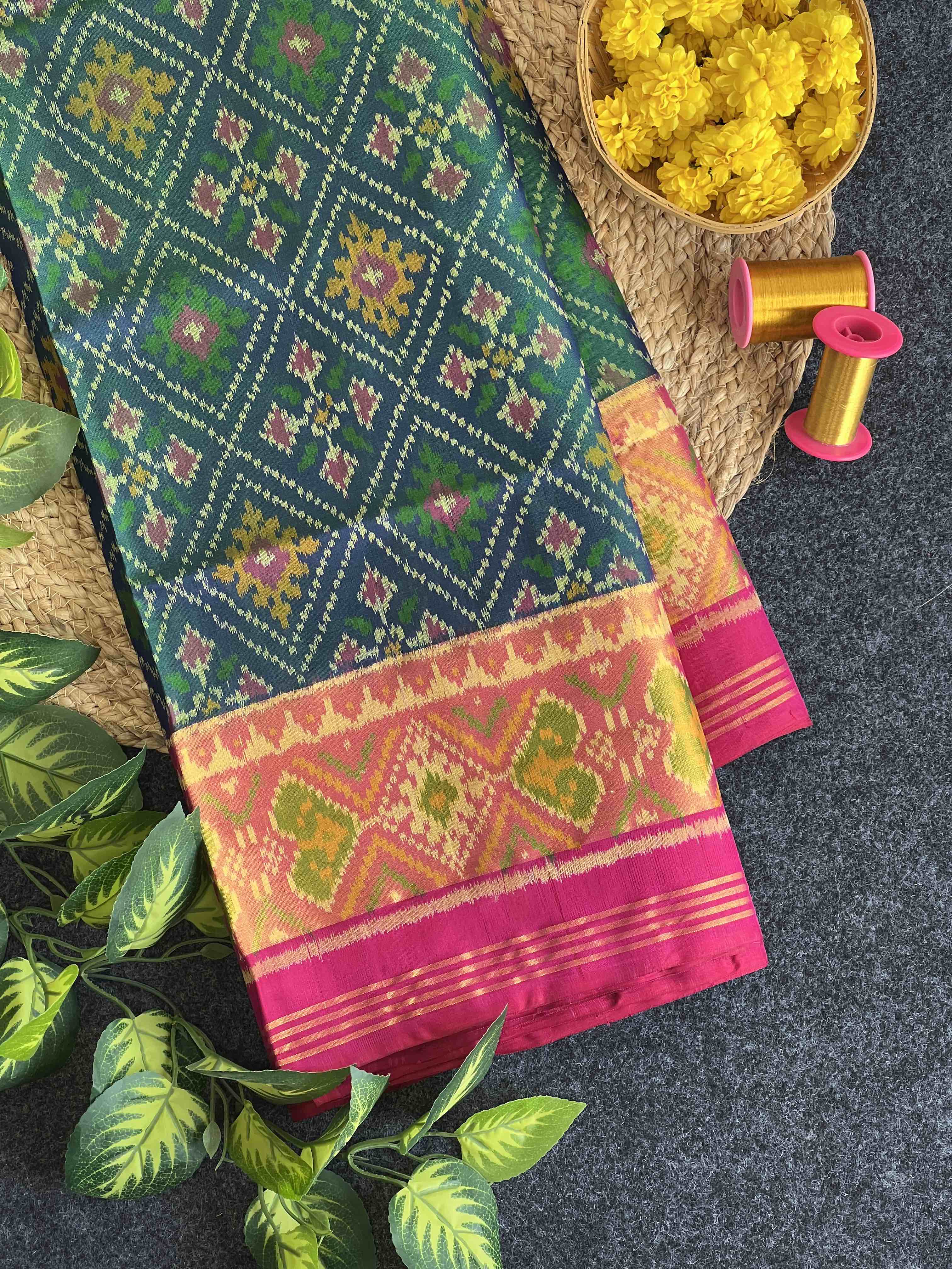Pan-Chanda Traditional Design Handwoven Patola Silk Saree Main image