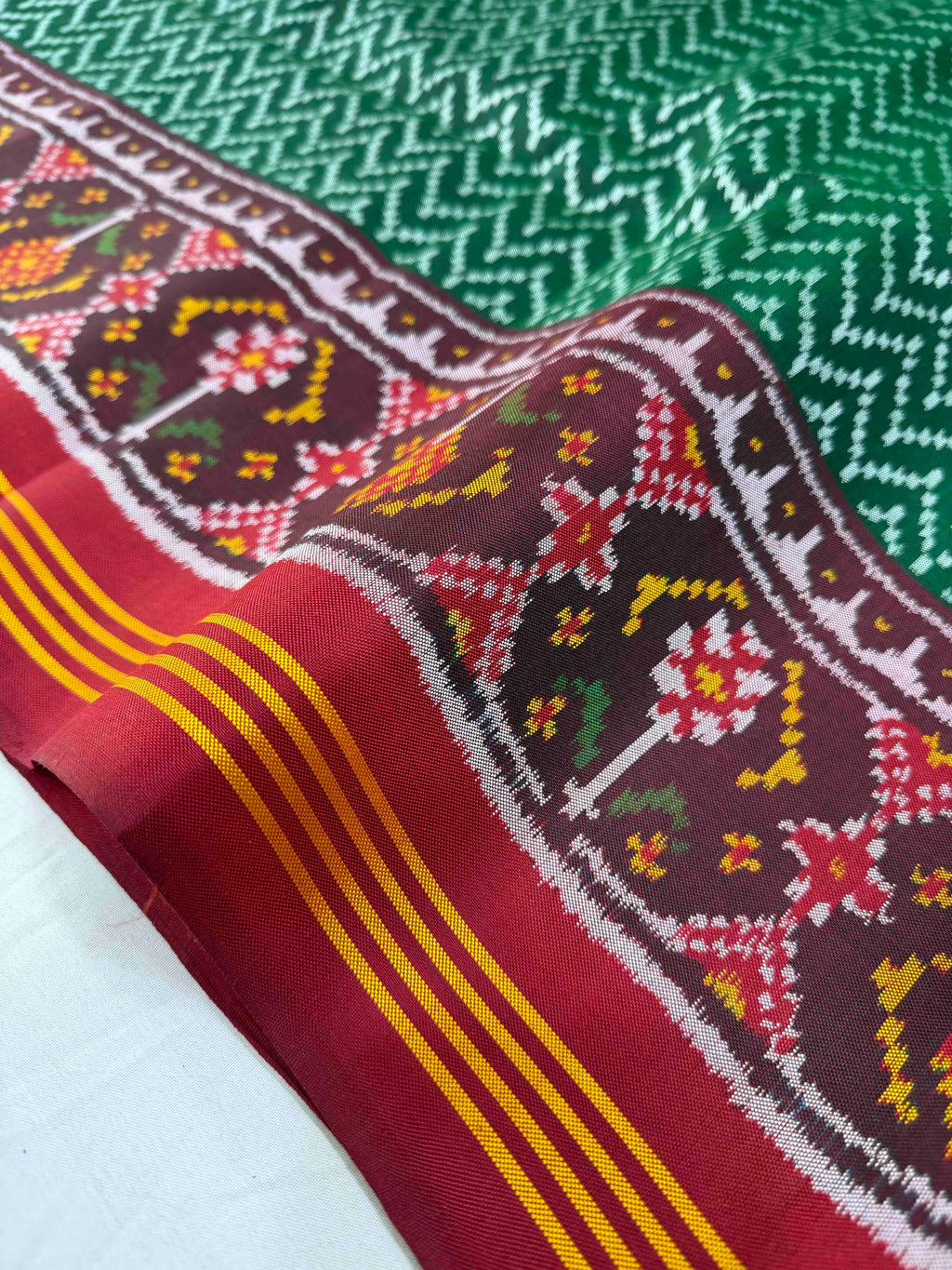 Laheriya Design Handwoven Patola Silk Saree