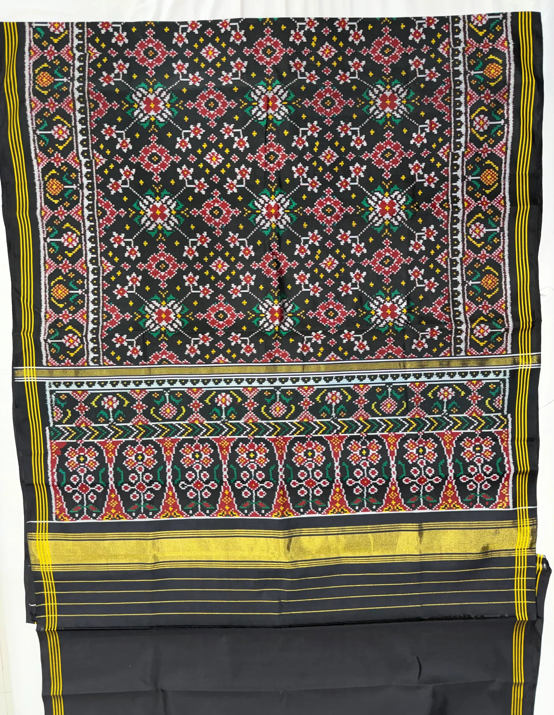 Navratna Design Handwoven Patola Silk Saree Secondary image