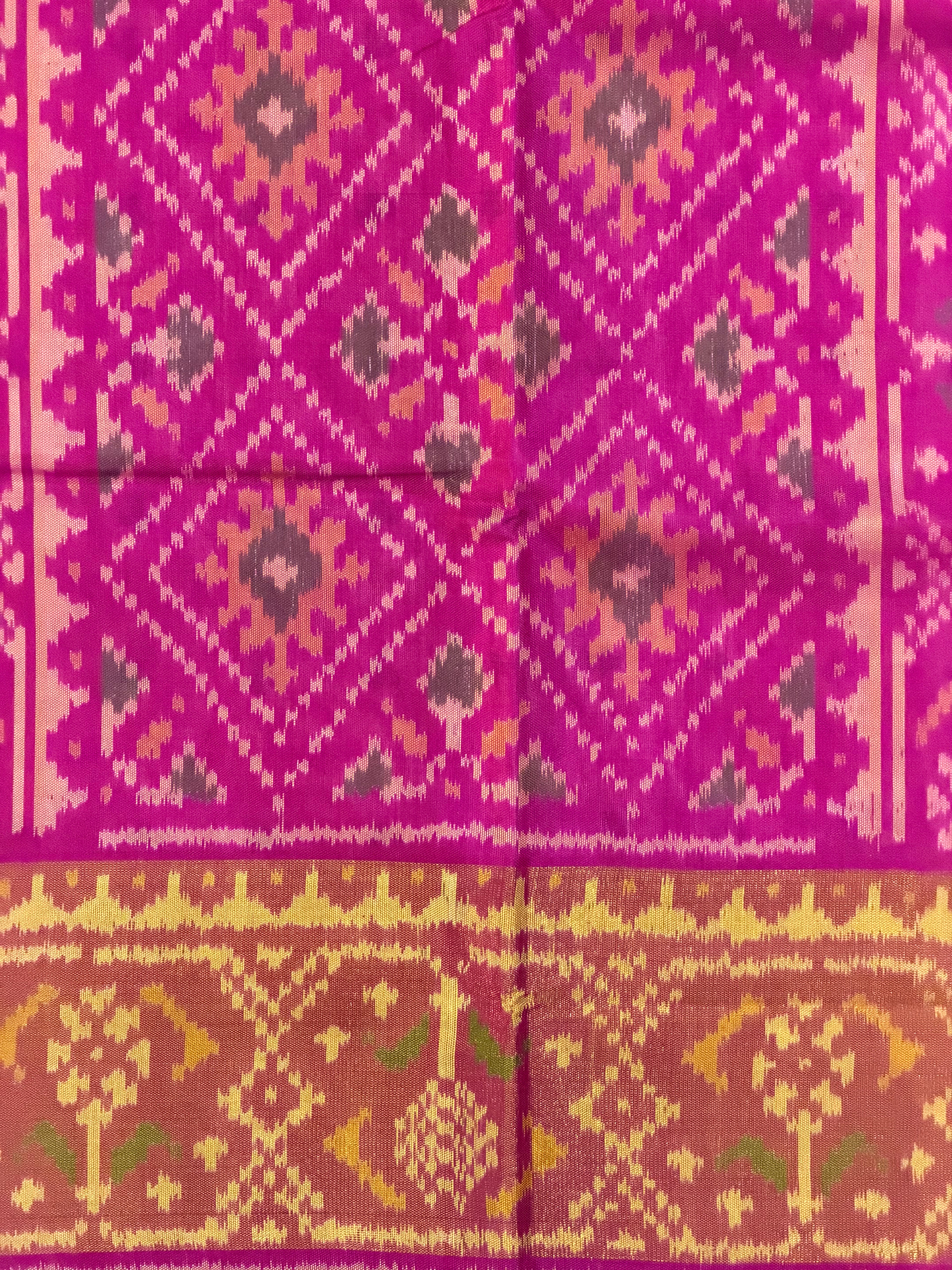 White Daliyabhat Traditional Design Handwoven Patola Silk Saree