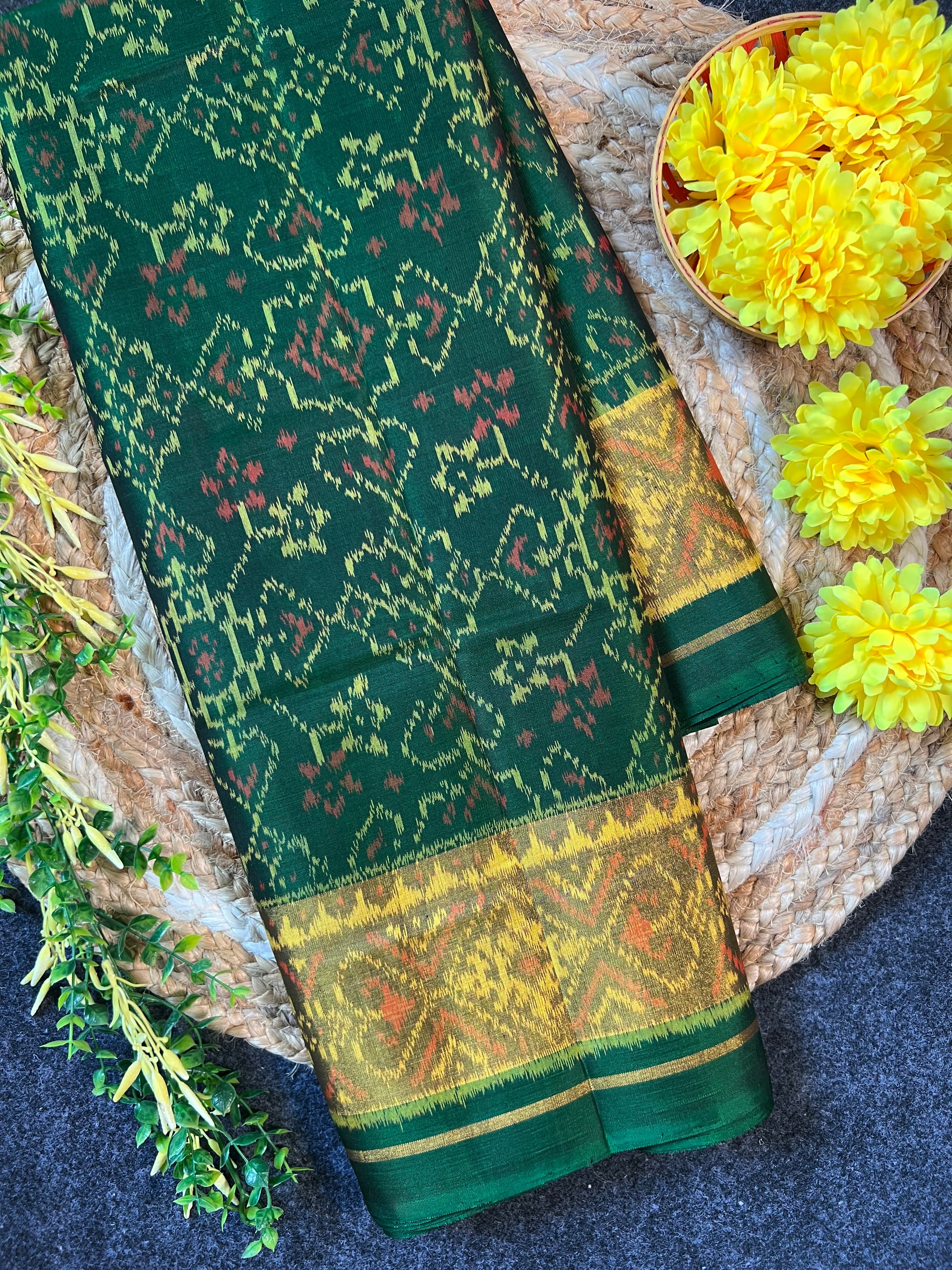 Navratna-Manekchowk Design Handwoven Patola Silk Saree Main image