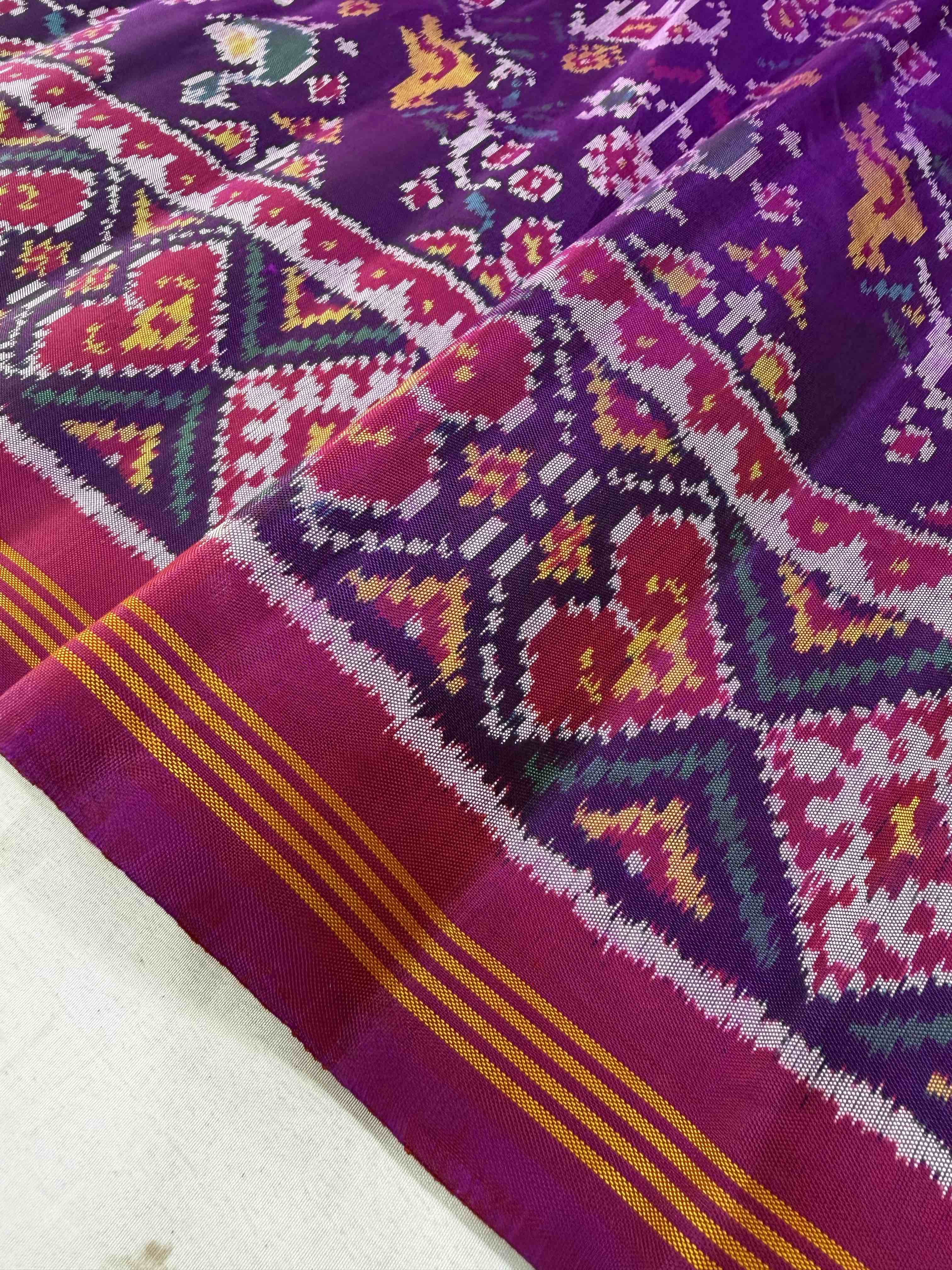 Laheriya Style Motifs Design Handwoven Patola Silk Saree