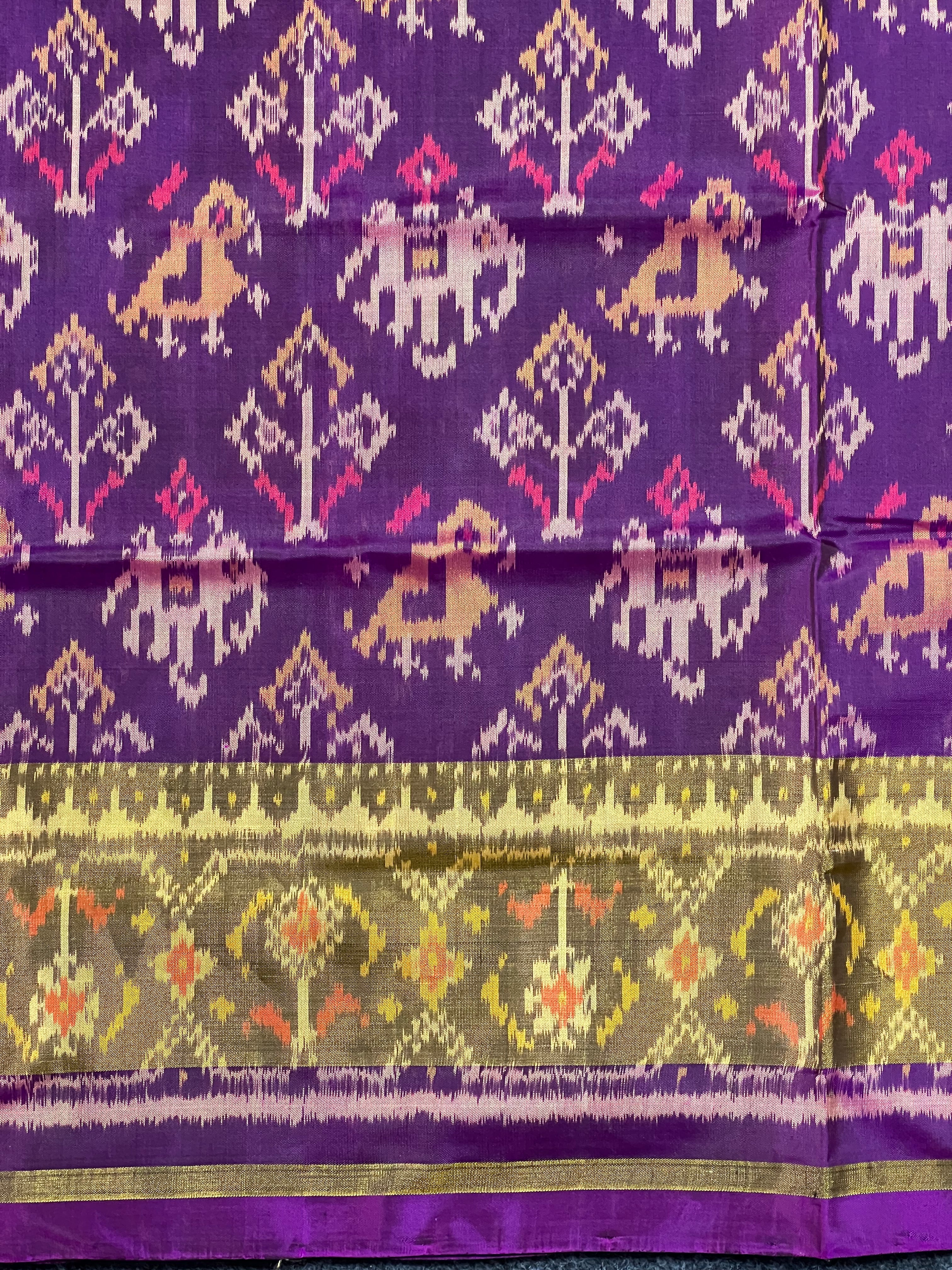 Magenta Motif Tradition Design Handwoven Patola Silk Saree