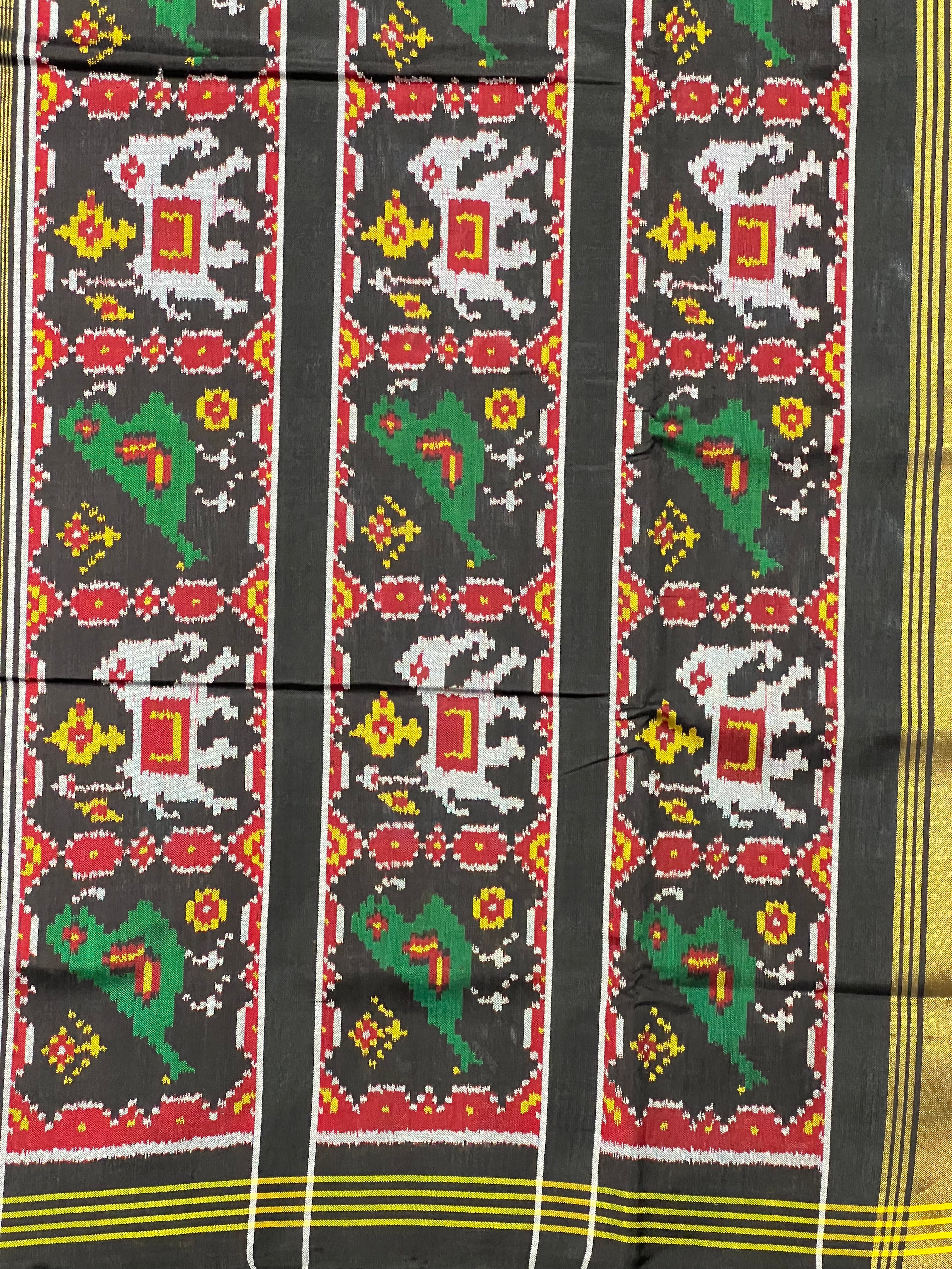 Laheriya Design Handwoven Patola Silk Saree