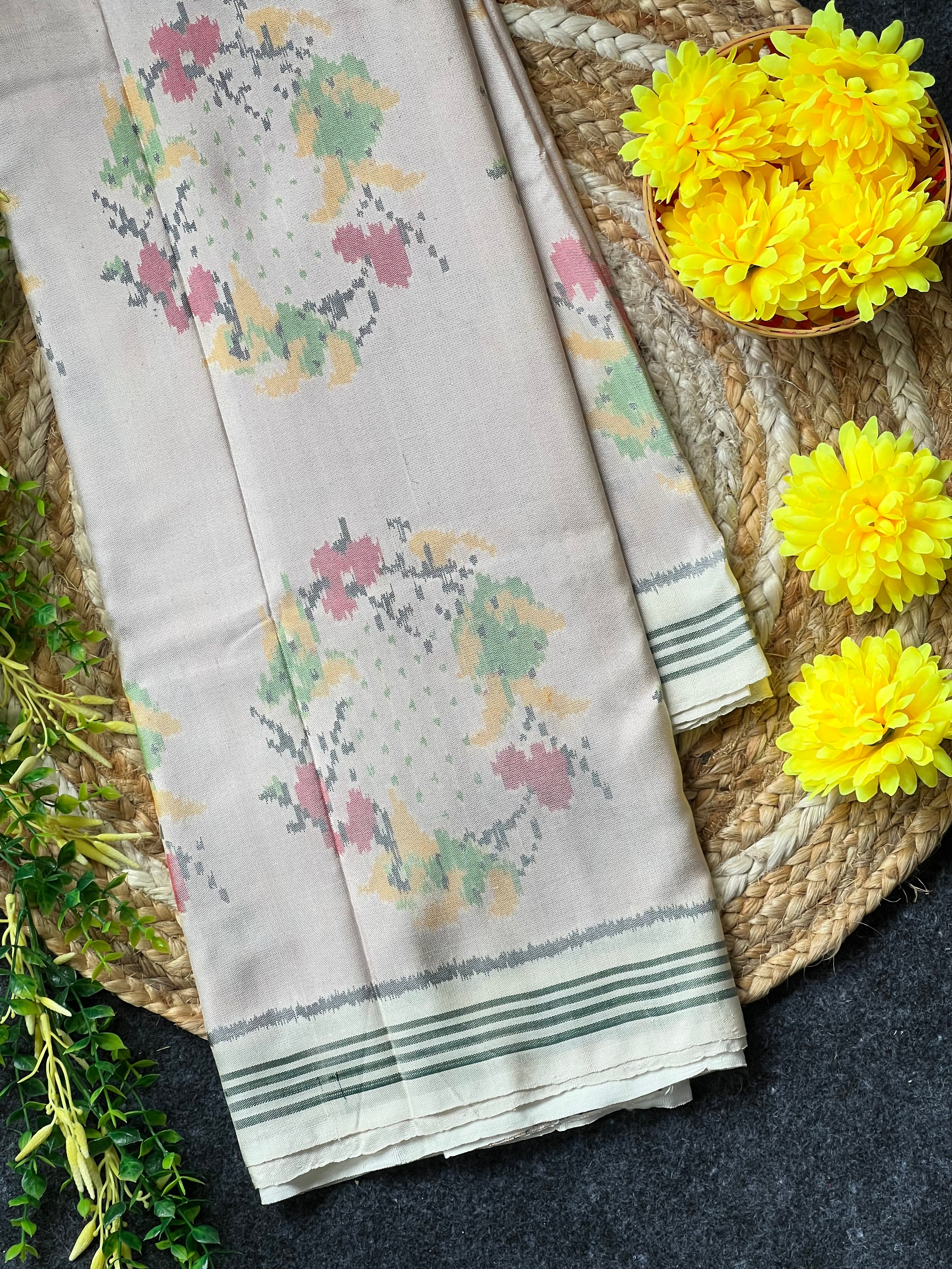 Off-white Fancy Designer Handwoven Patola Silk Saree