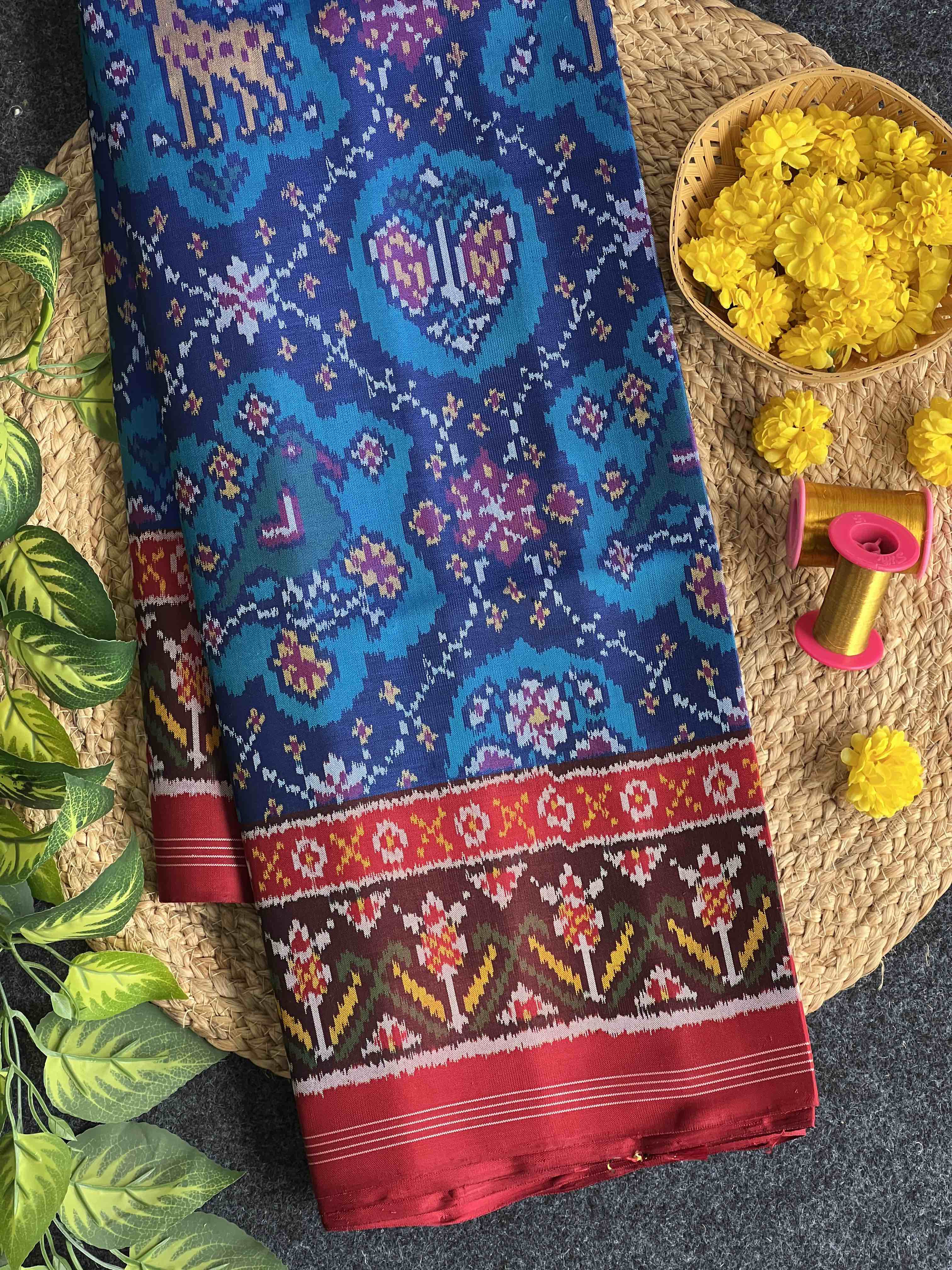 Exclusive Motif Design Handwoven Patola Silk Saree Main image