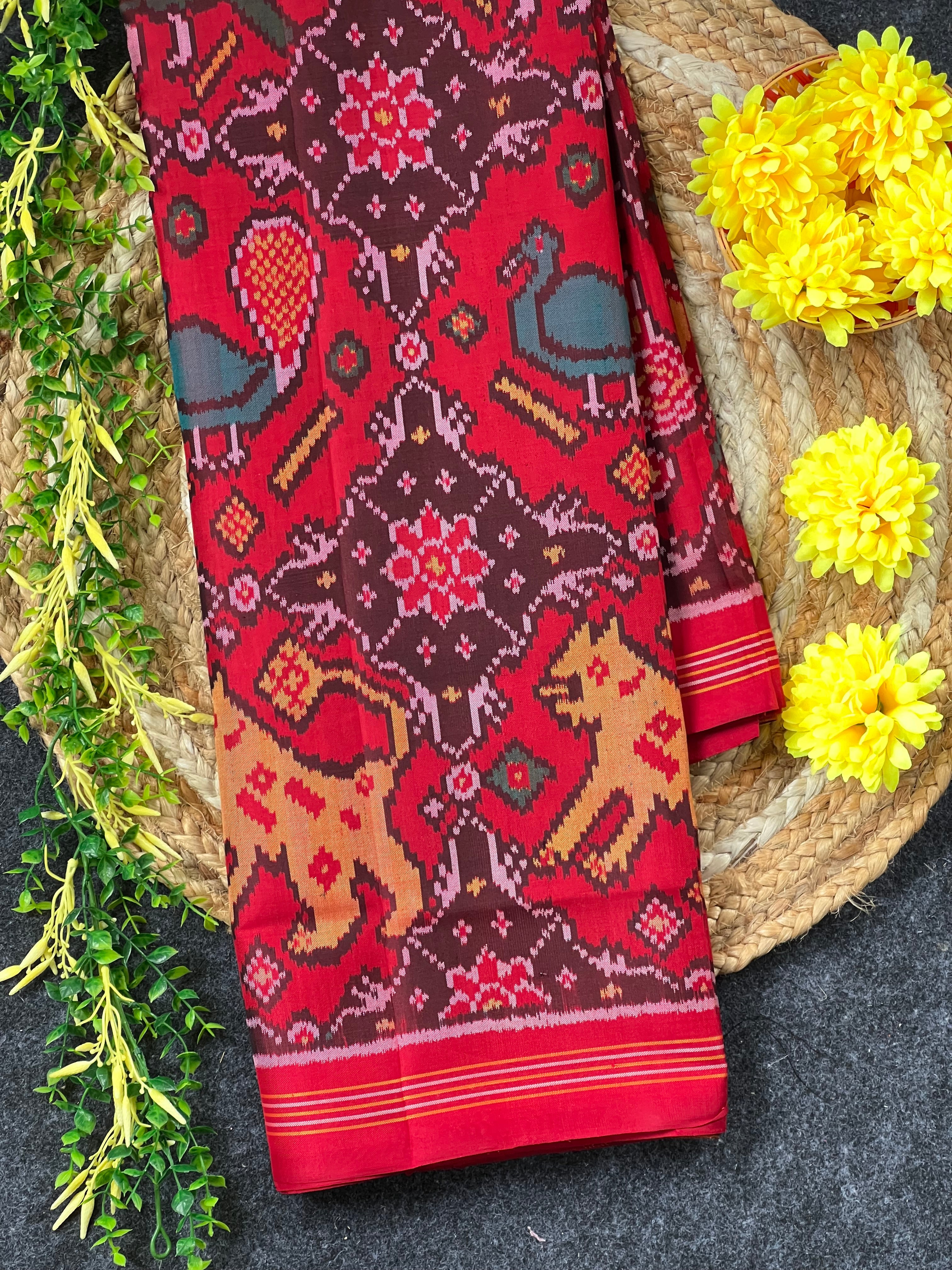 Big Motif Design Handwoven Patola Silk Saree Main image
