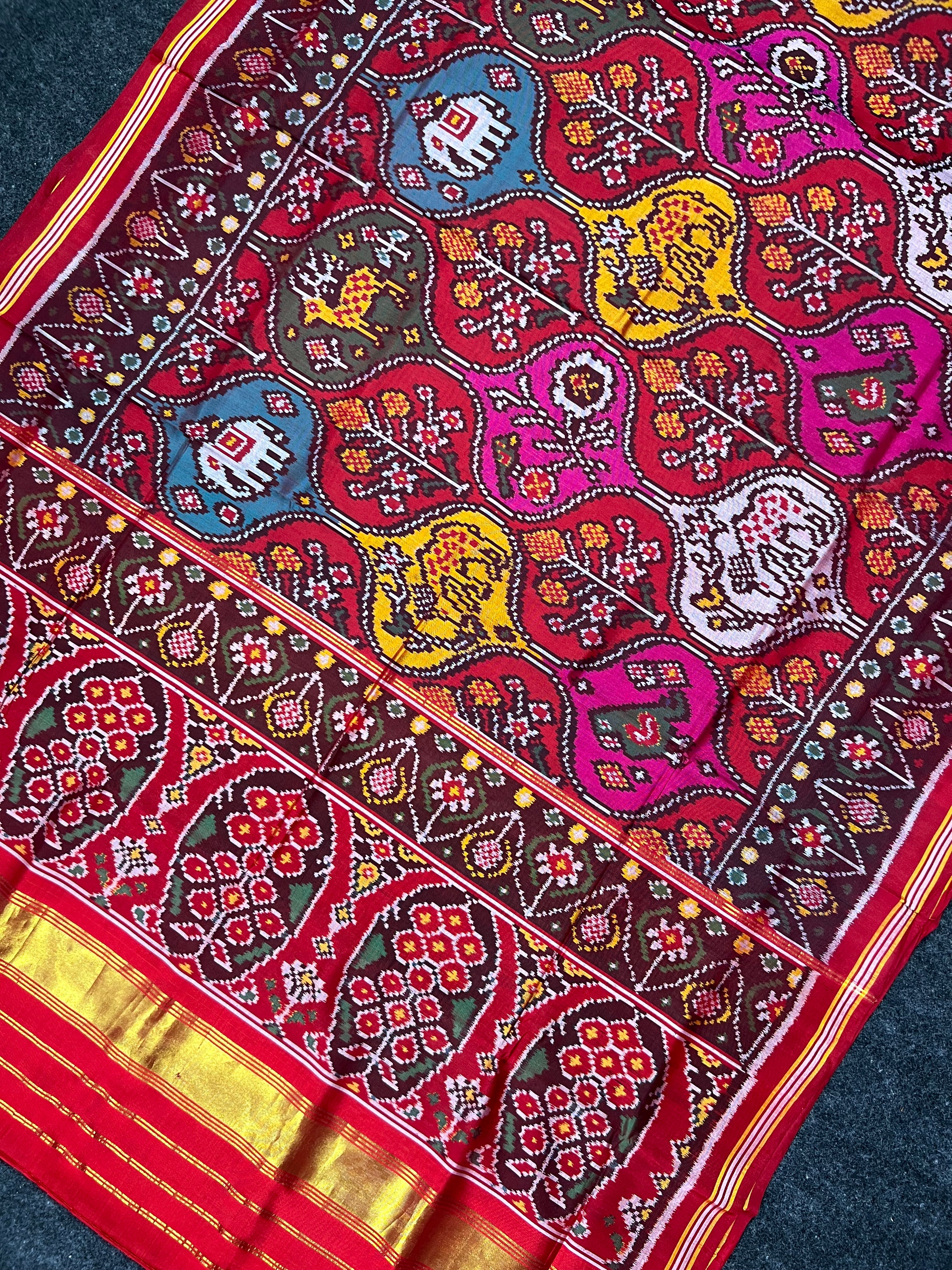 Exclusive Motif Traditional Design Handwoven Patola Silk Saree Secondary image
