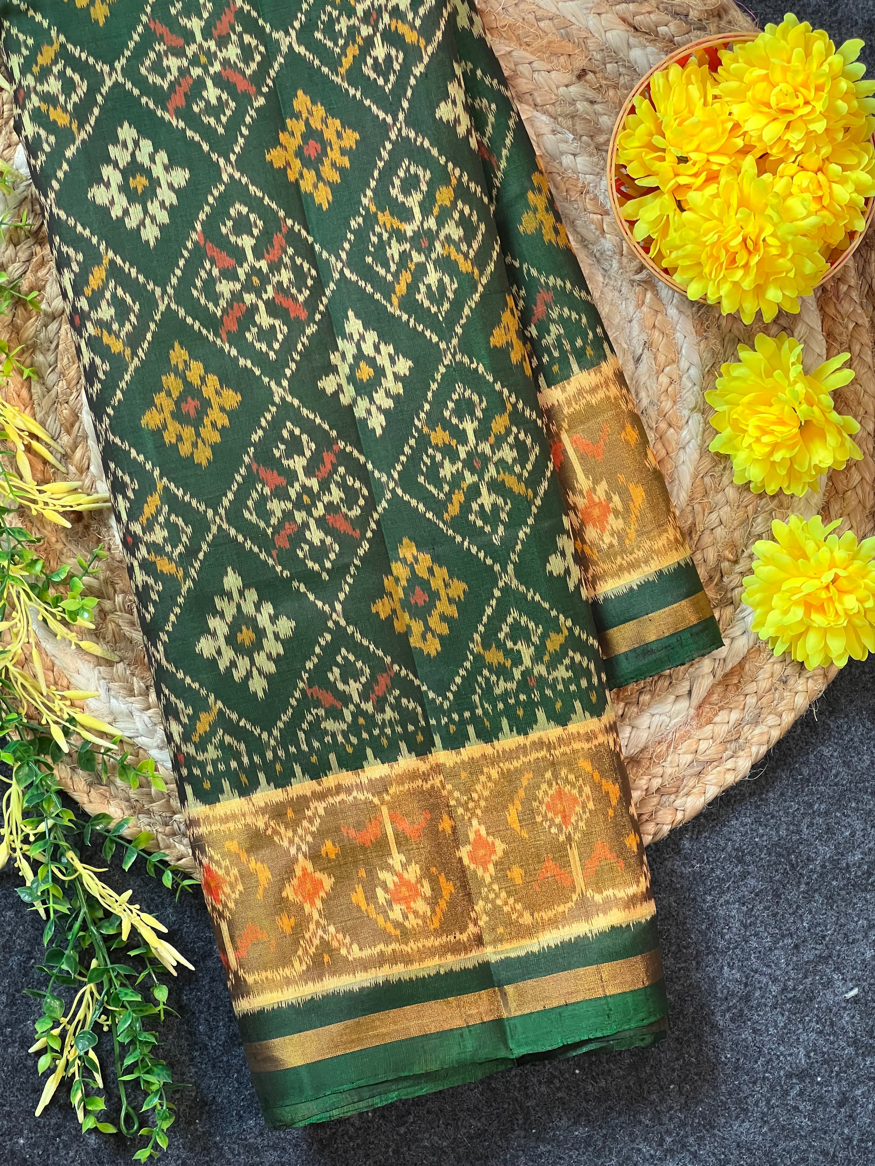 Pan-Chanda Traditional Design Handwoven Patola Silk Saree Main image