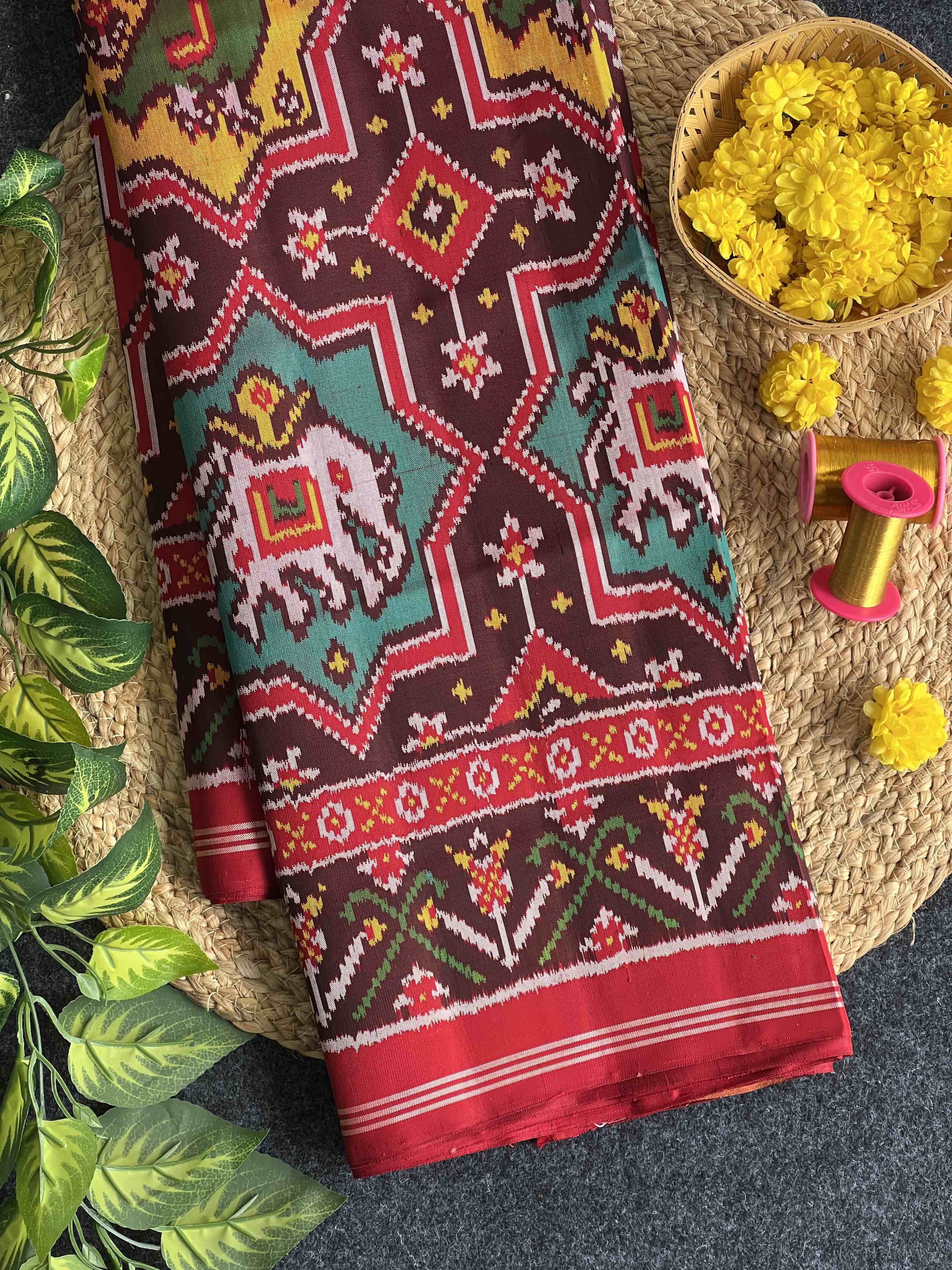Exclusive Motif Design Handwoven Patola Silk Saree Main image