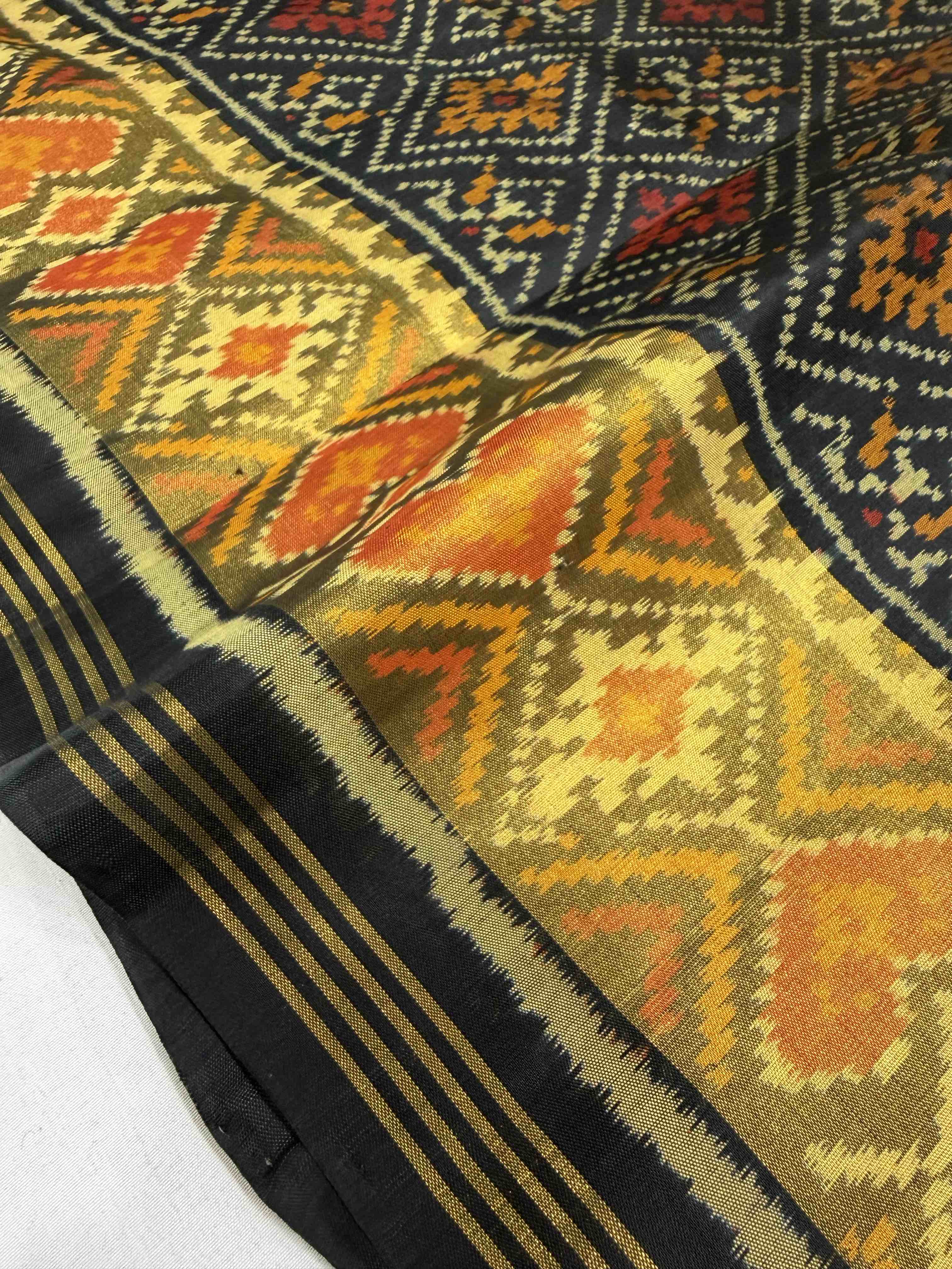 Pan-Chanda Design Handwoven Patola Silk Saree