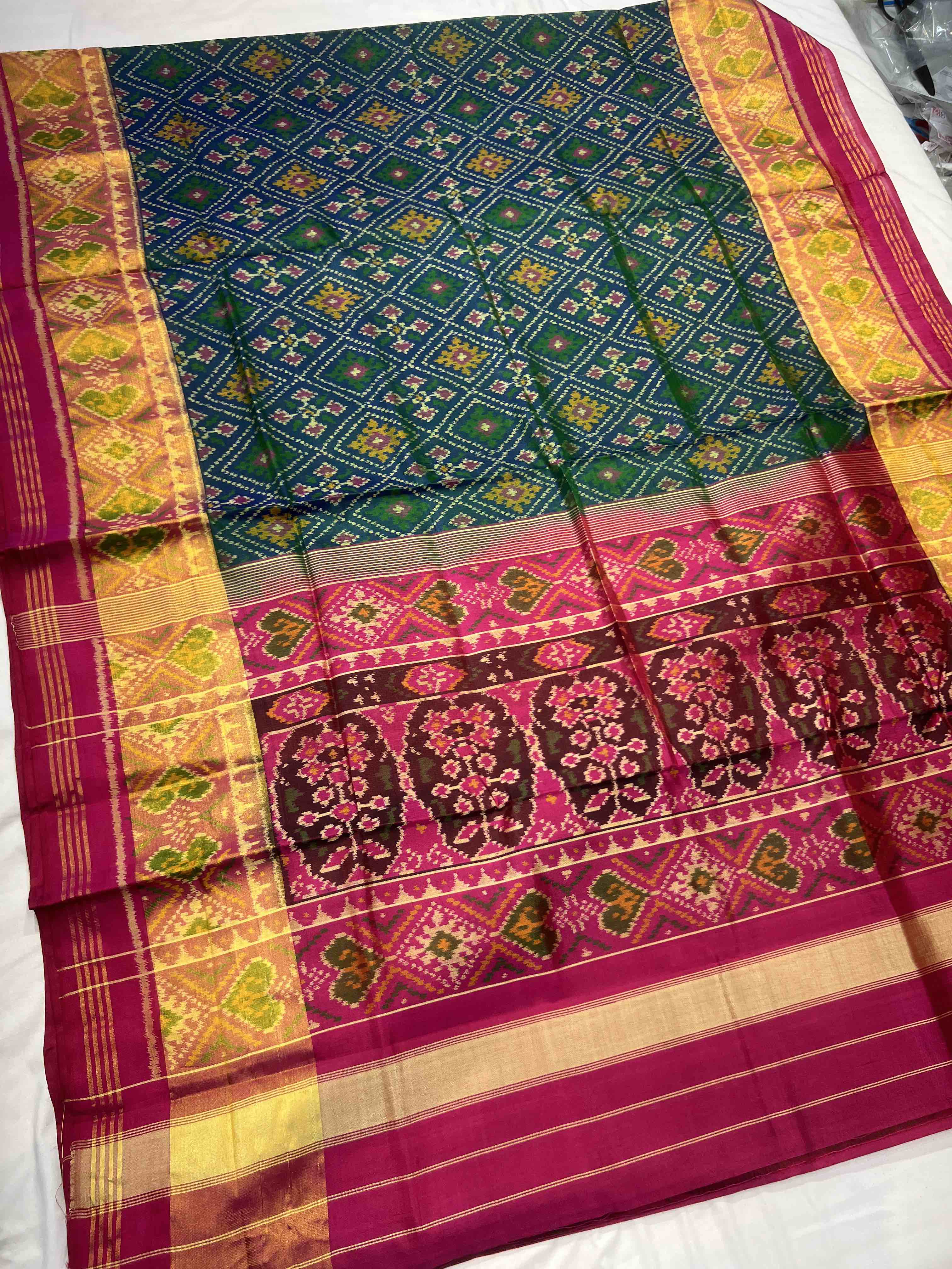 Pan-Chanda Traditional Design Handwoven Patola Silk Saree Secondary image