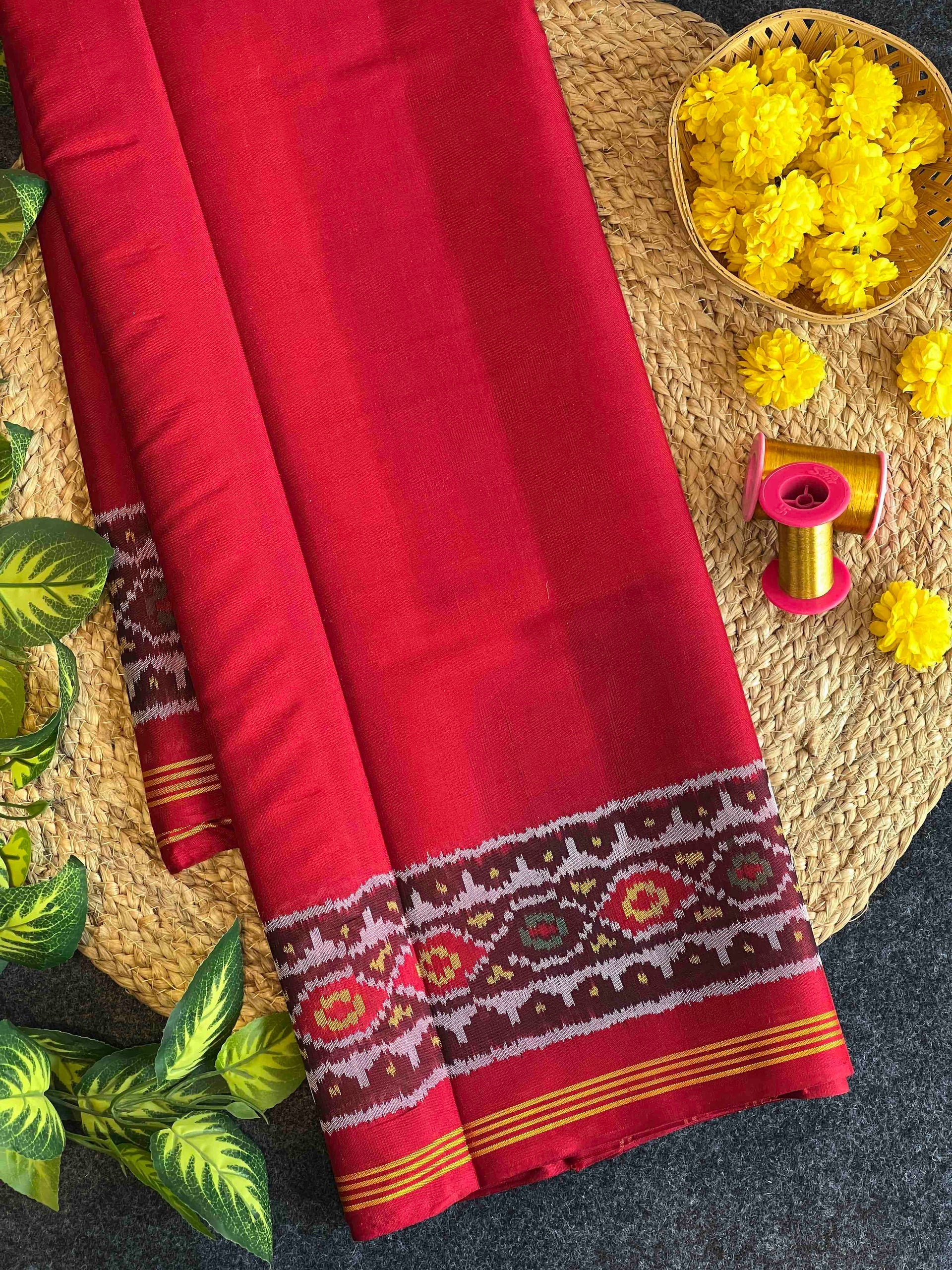 Plain Red Gala Border With Designer Blouse Handwoven Patola Silk Saree Main image