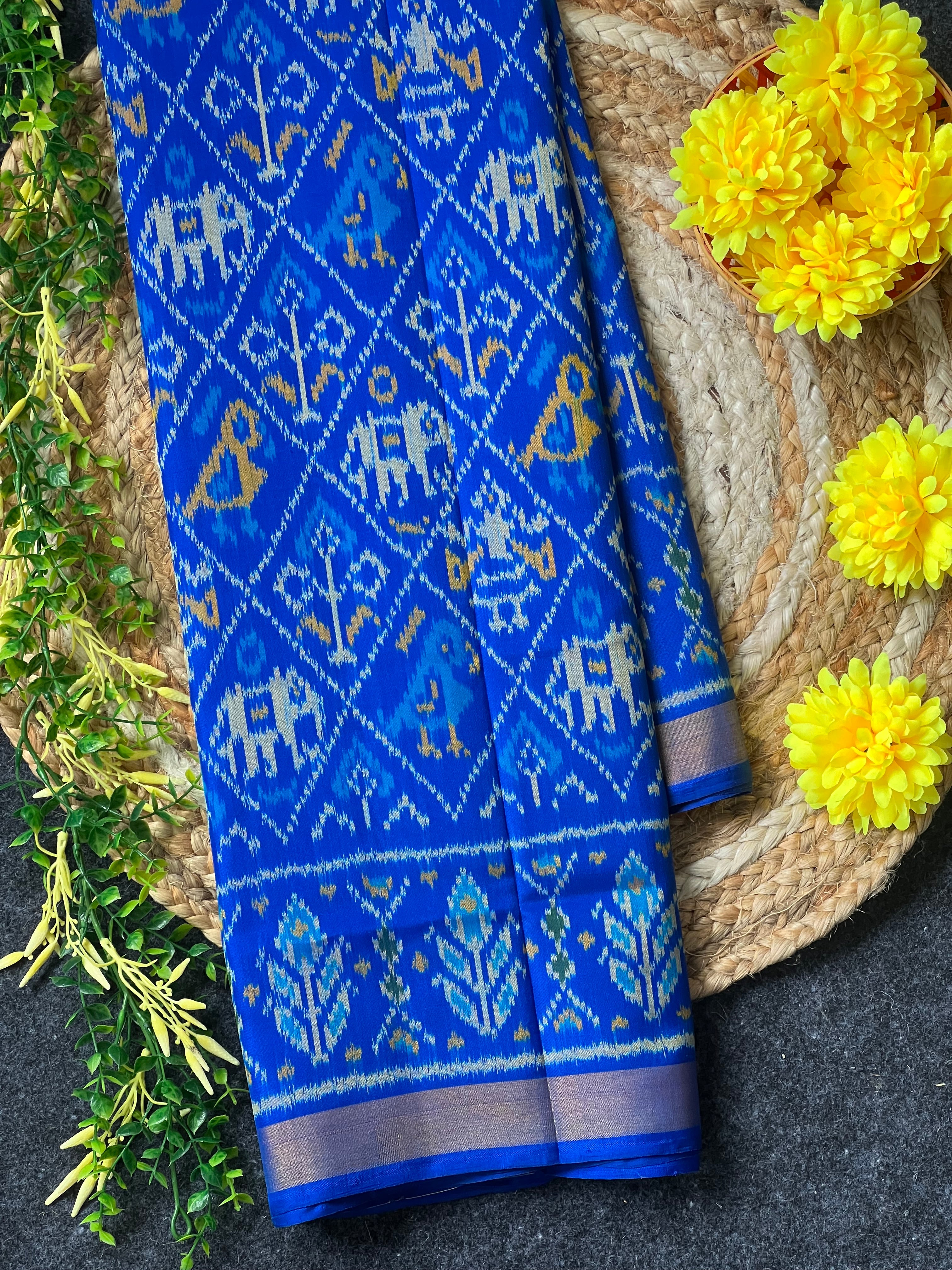 Narikunj Traditional Design Handwoven Patola Silk Saree Main image