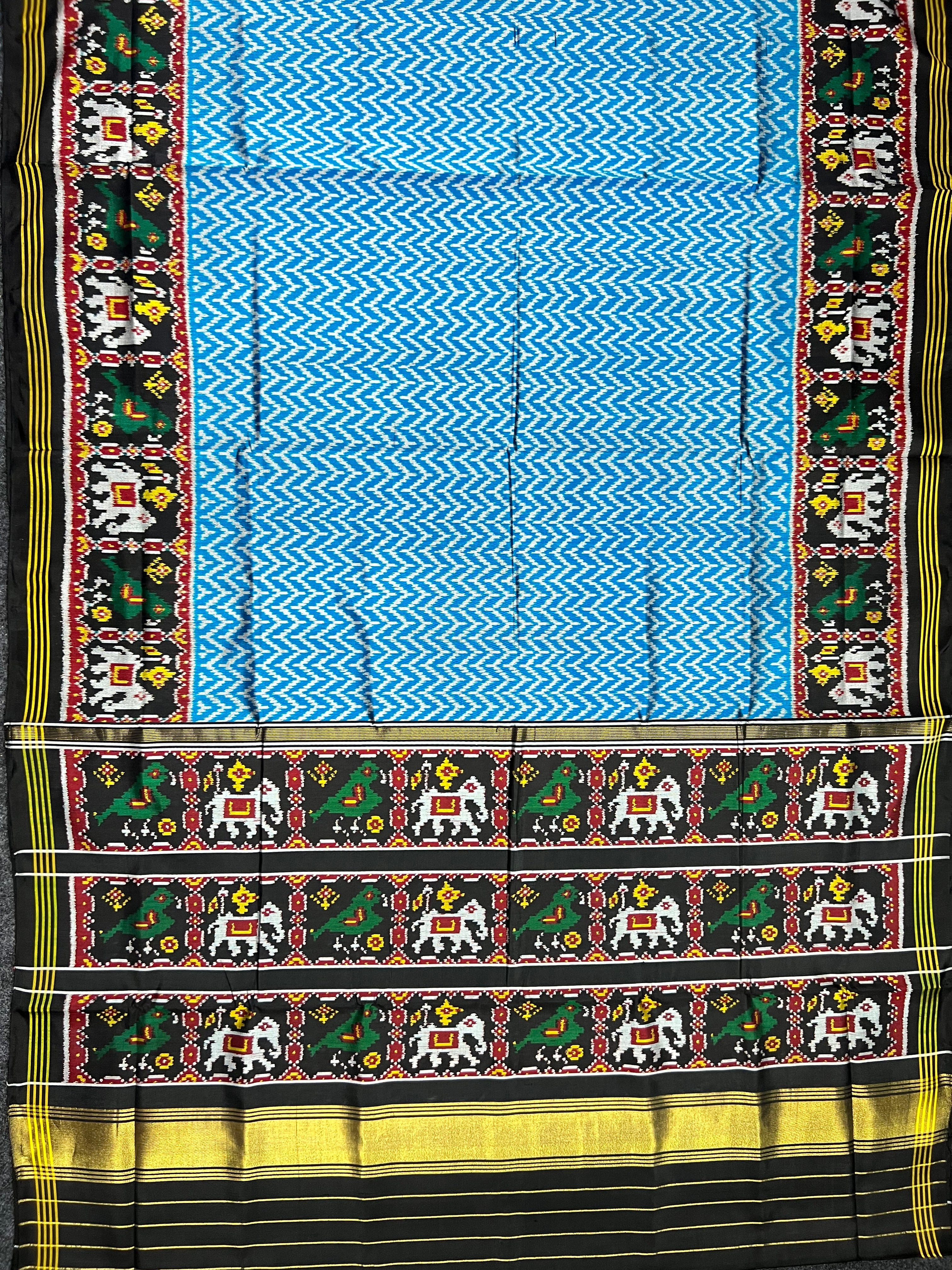 Laheriya Design Handwoven Patola Silk Saree Secondary image