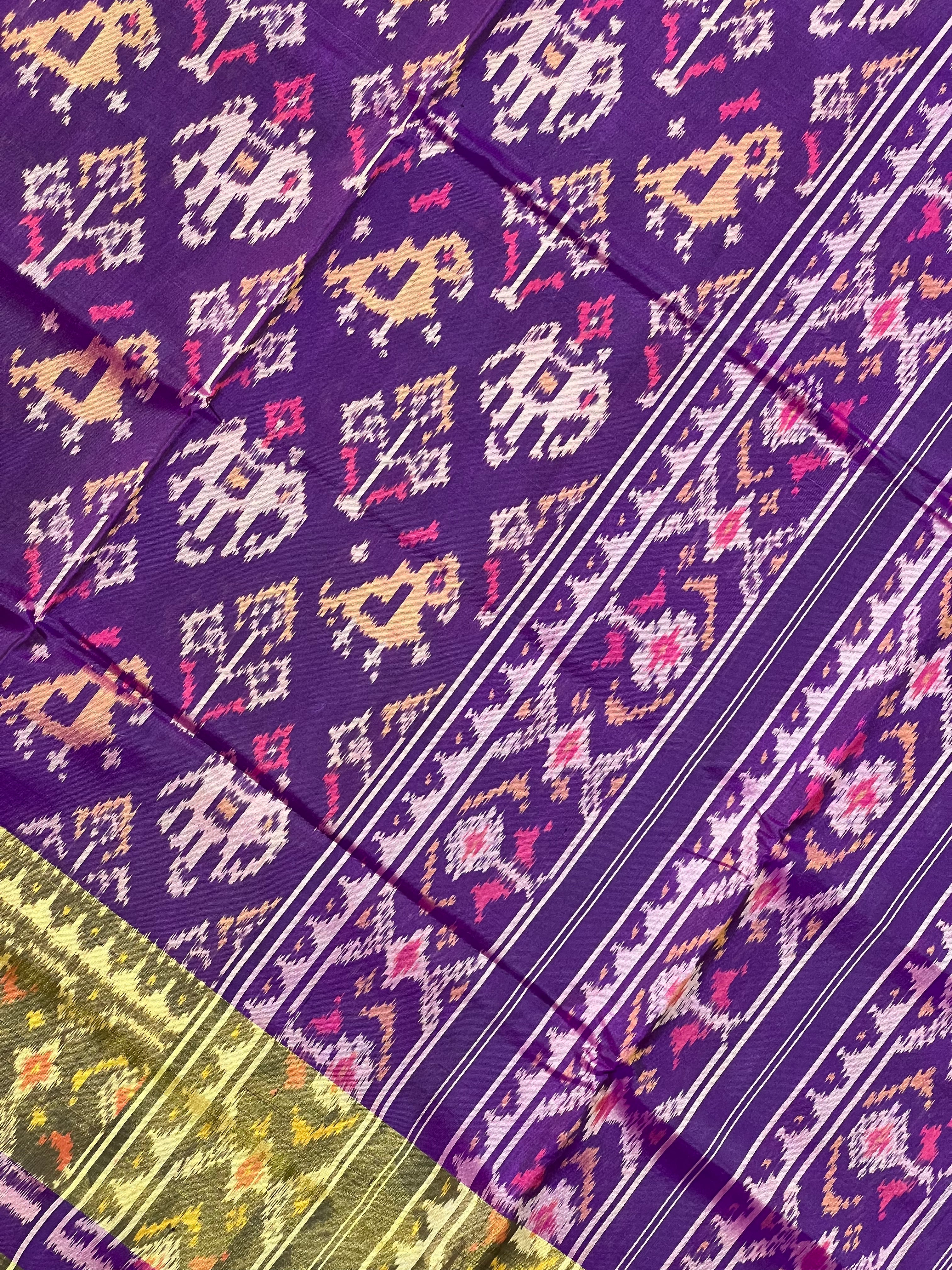 Magenta Motif Tradition Design Handwoven Patola Silk Saree