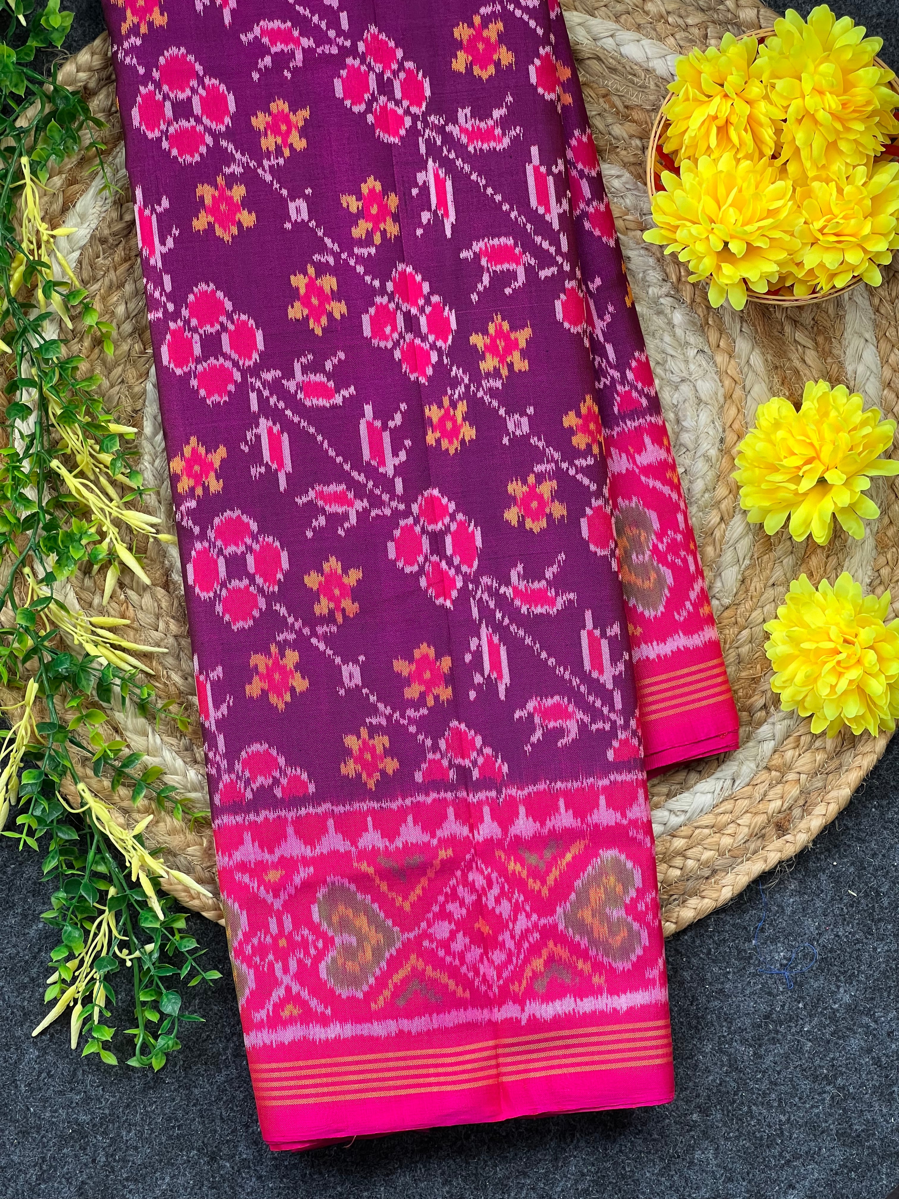 Laheriya Style Flower Design Handwoven Patola Silk Saree Main image