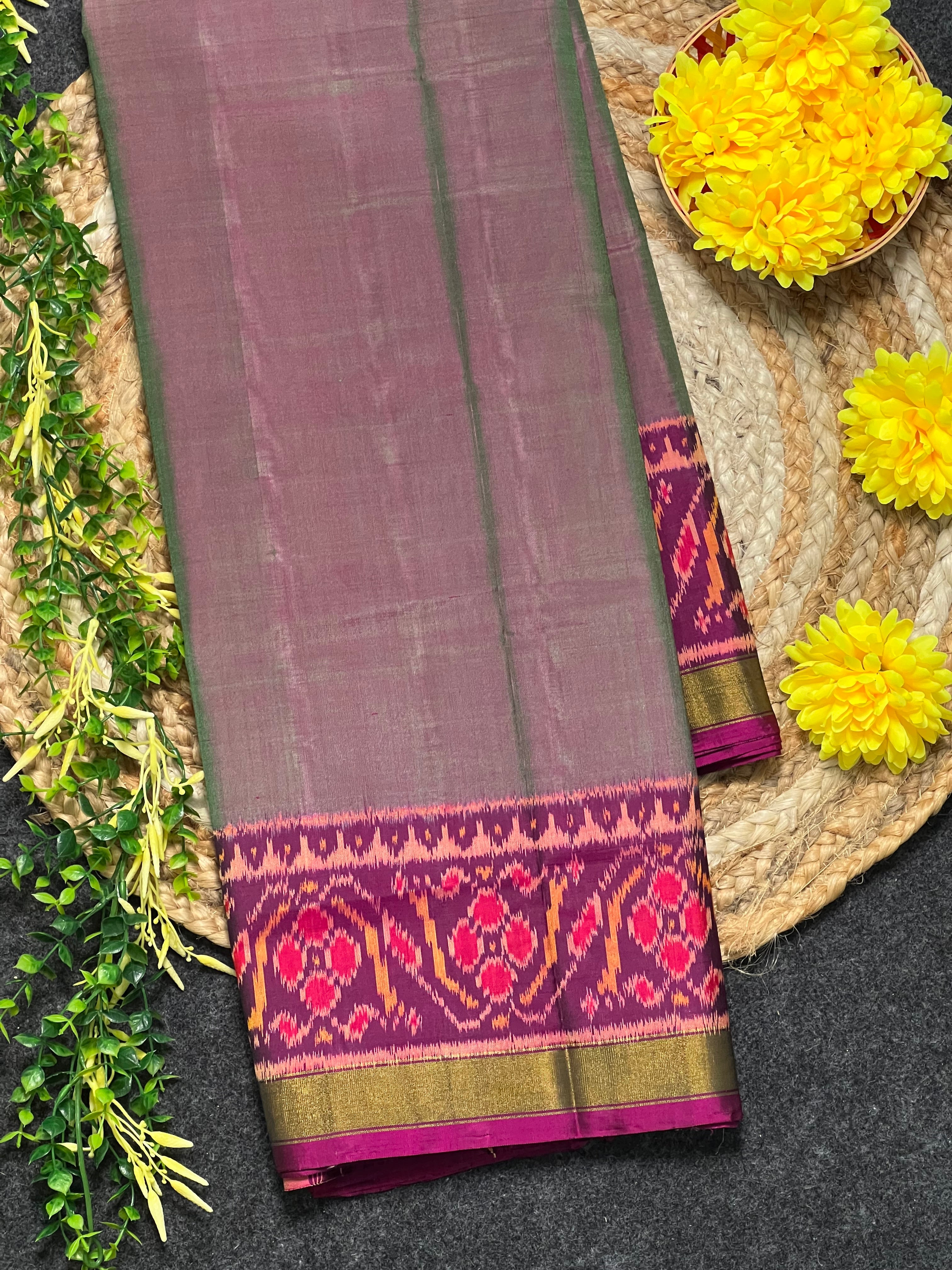 Plain Gala Border Handwoven Patola Silk Saree Main image