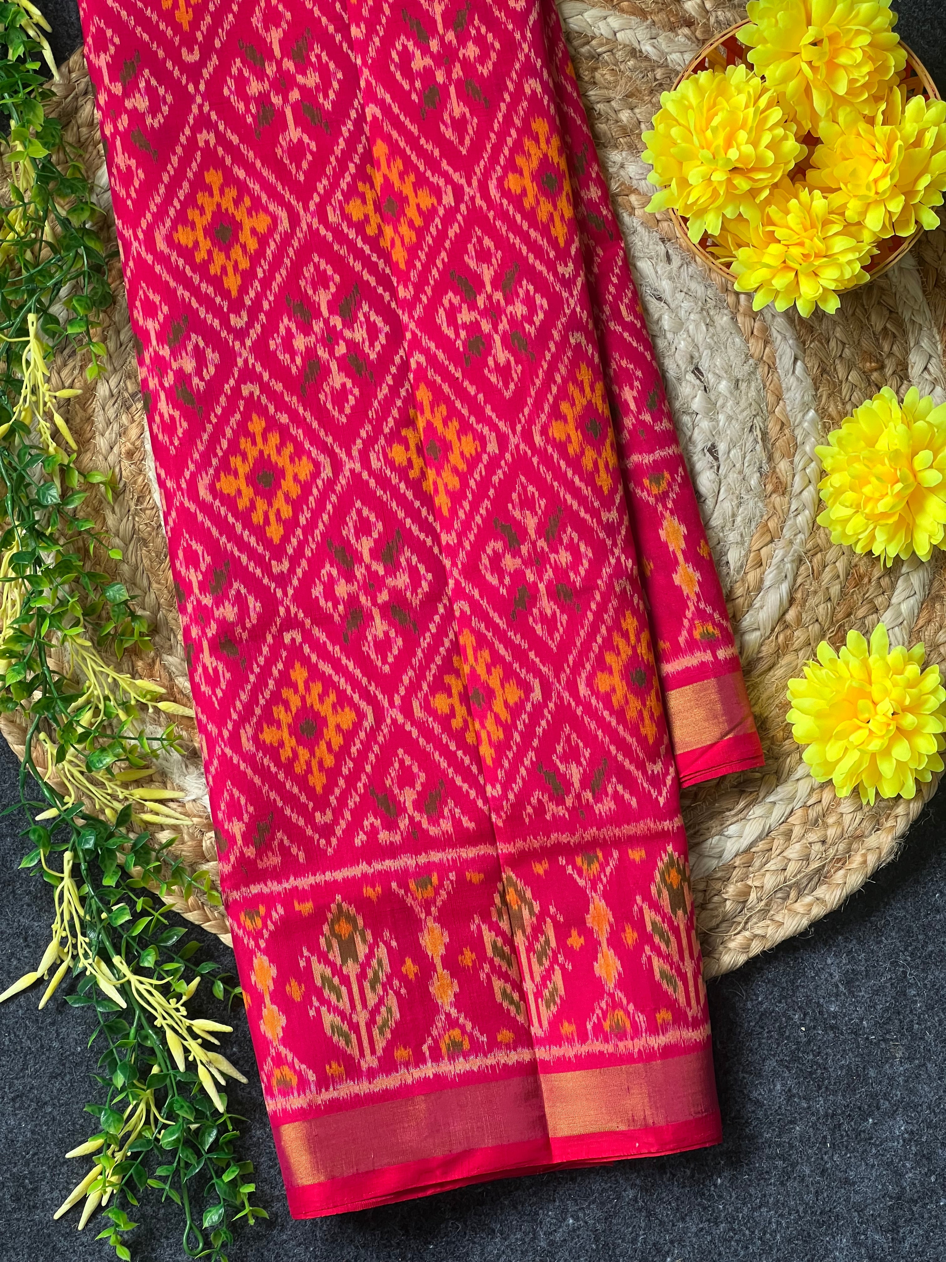 Pink Pan-Chanda Traditional Design Handwoven Patola Silk Saree Main image