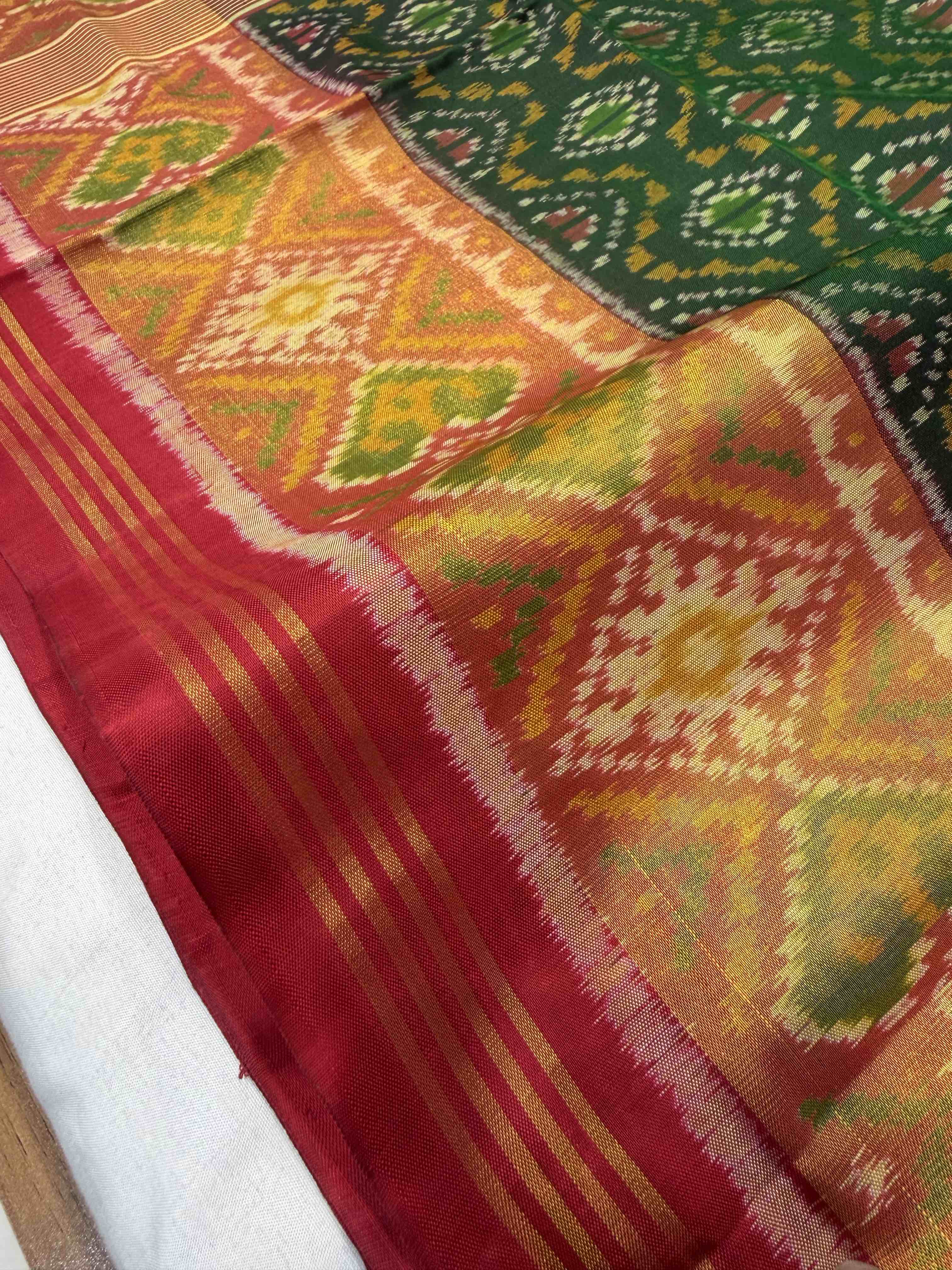 Handwoven Patola Silk Saree Traditional Red And Green Combination Secondary image